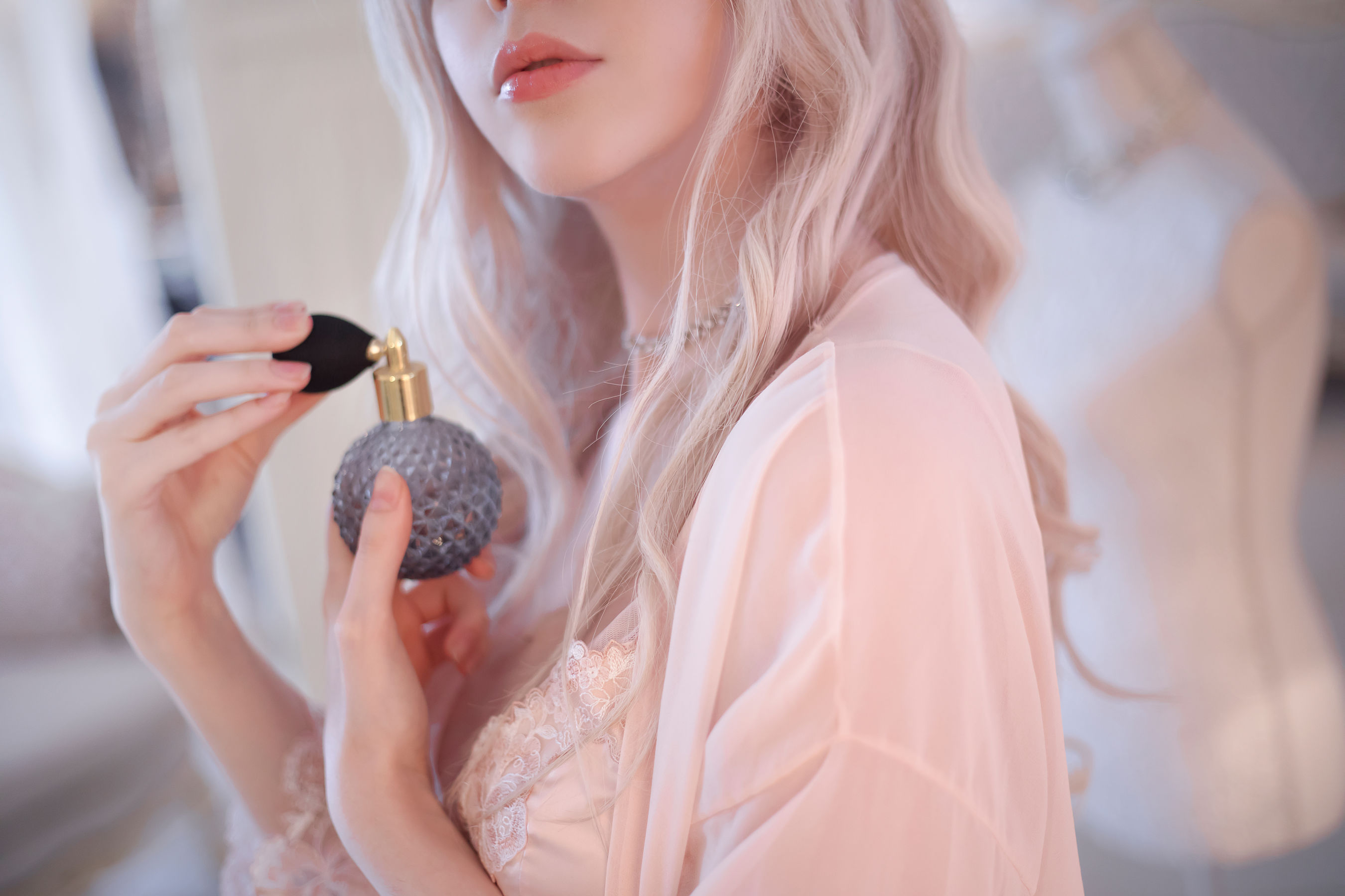 国外美女SayaTheFox – 粉色套裝 [15P]