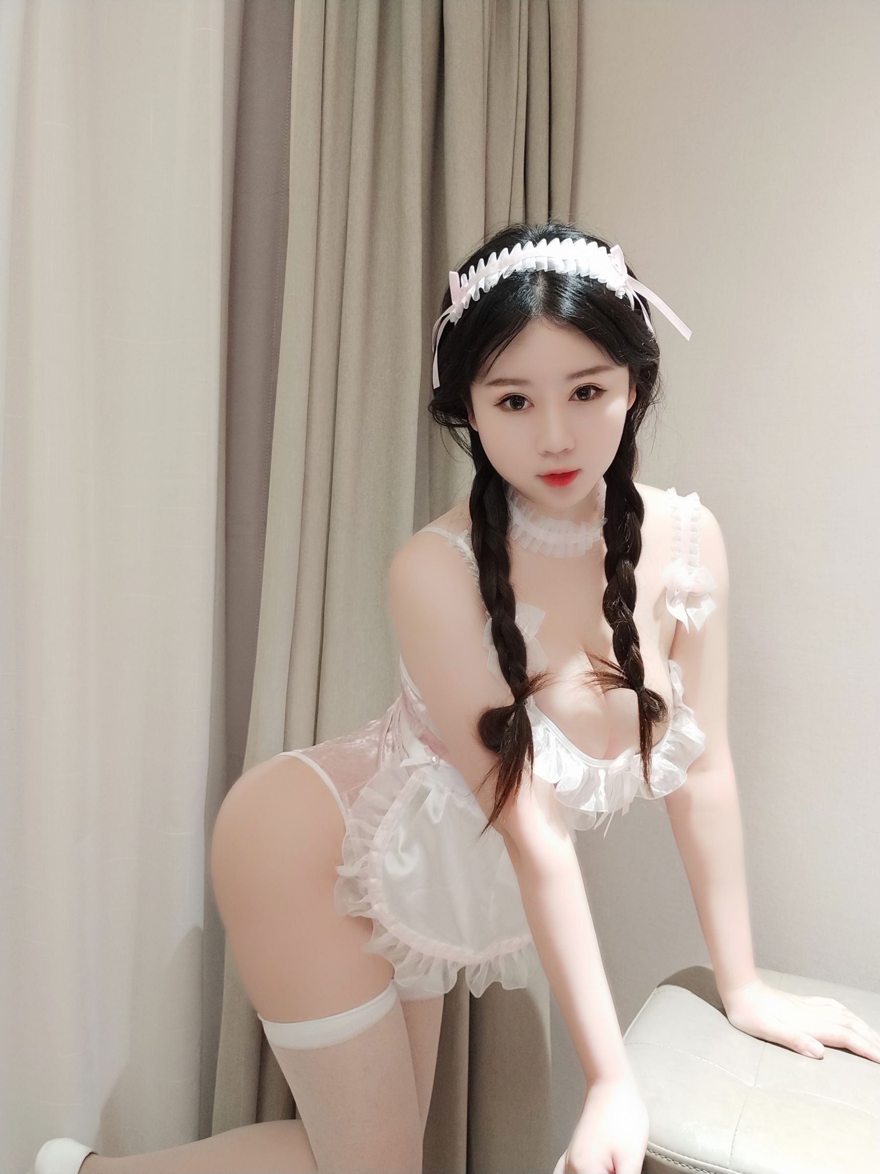 蜜桃少女是依酱呀 – 冬季女友 [45P]