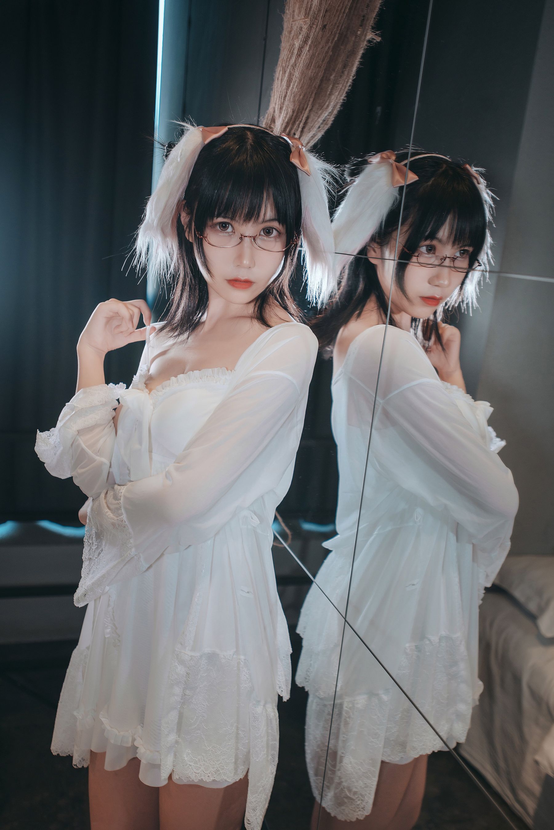 COSER美女逐月su 睡衣兔子 [28P]