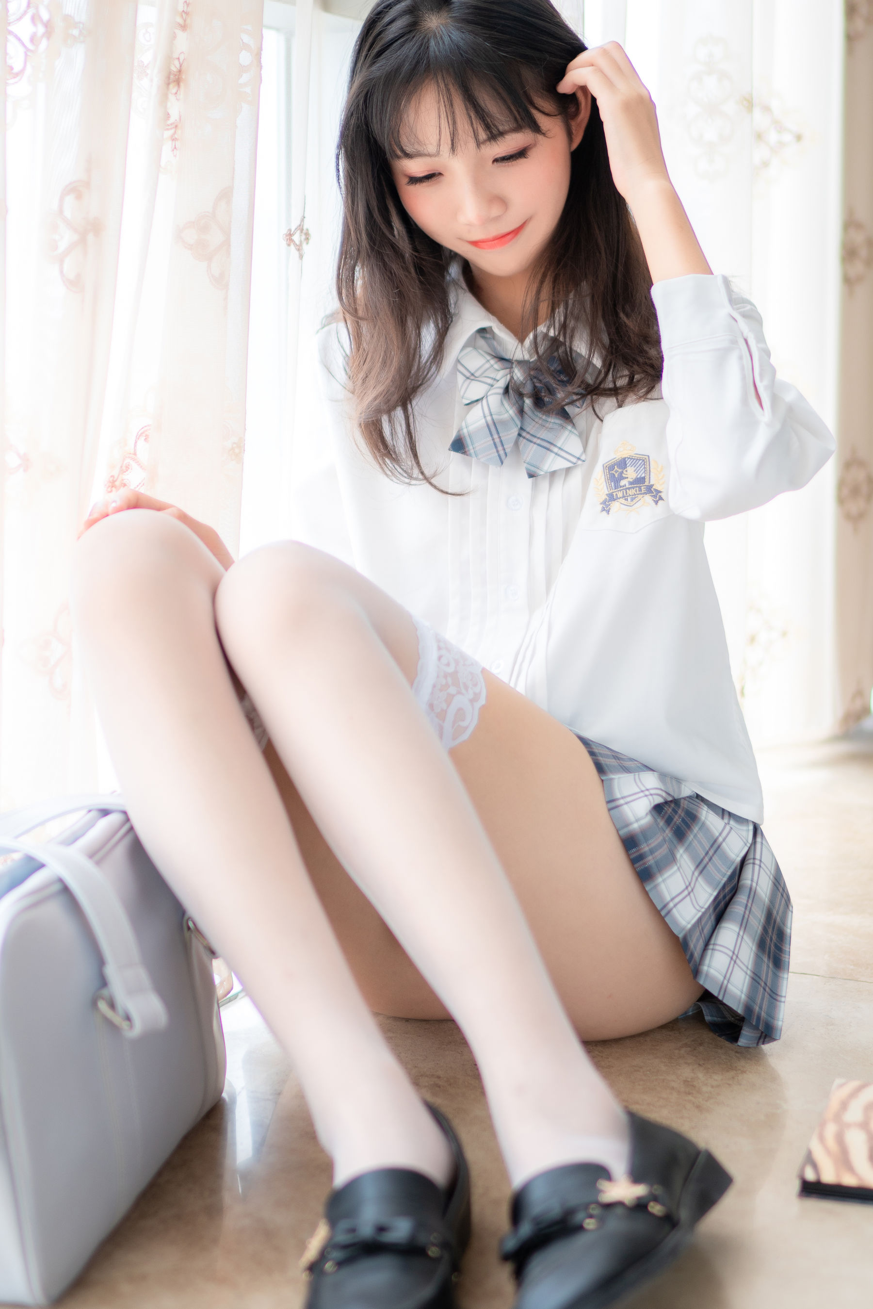 清纯妹子西瓜 – JK格子裙 [23P]