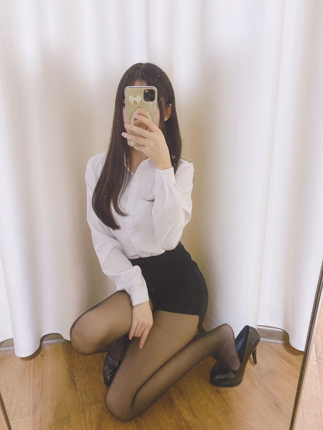 Coser衣衣 – OL制服 [26P]