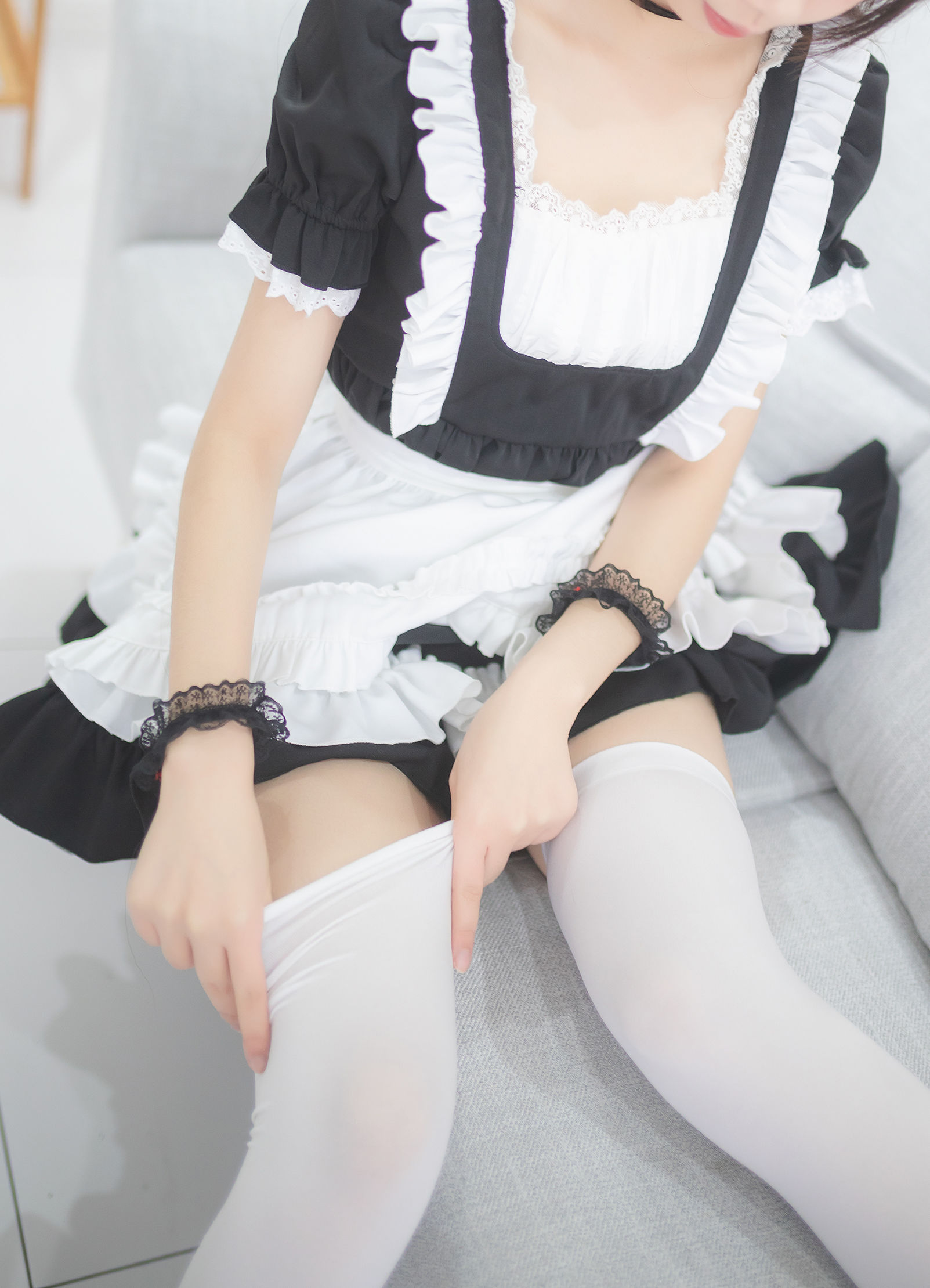 Cos小姐姐雪琪 白丝女仆 [30P]