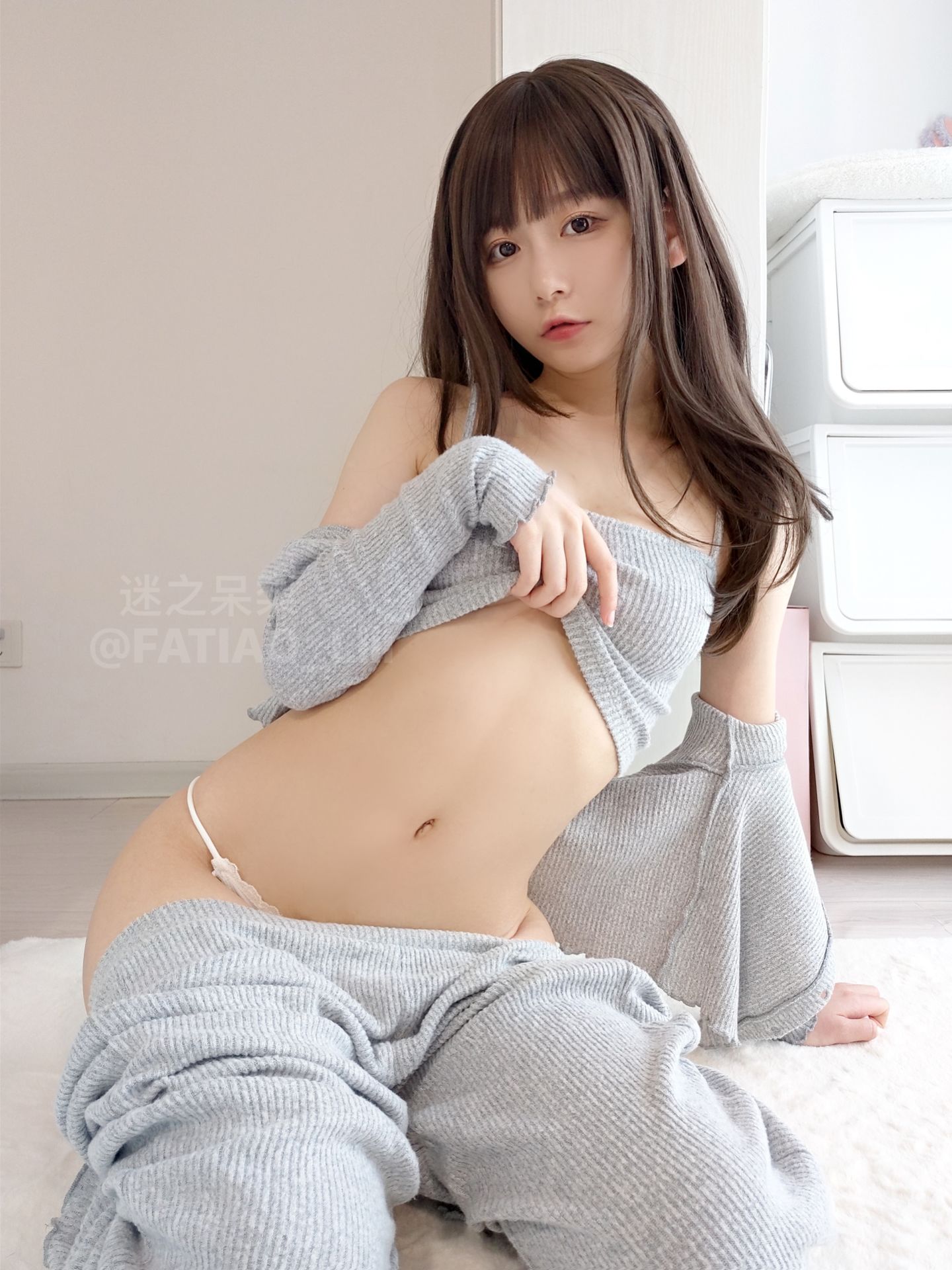 迷之呆梨(发条少女)[fantia] – 部屋着 [20P]