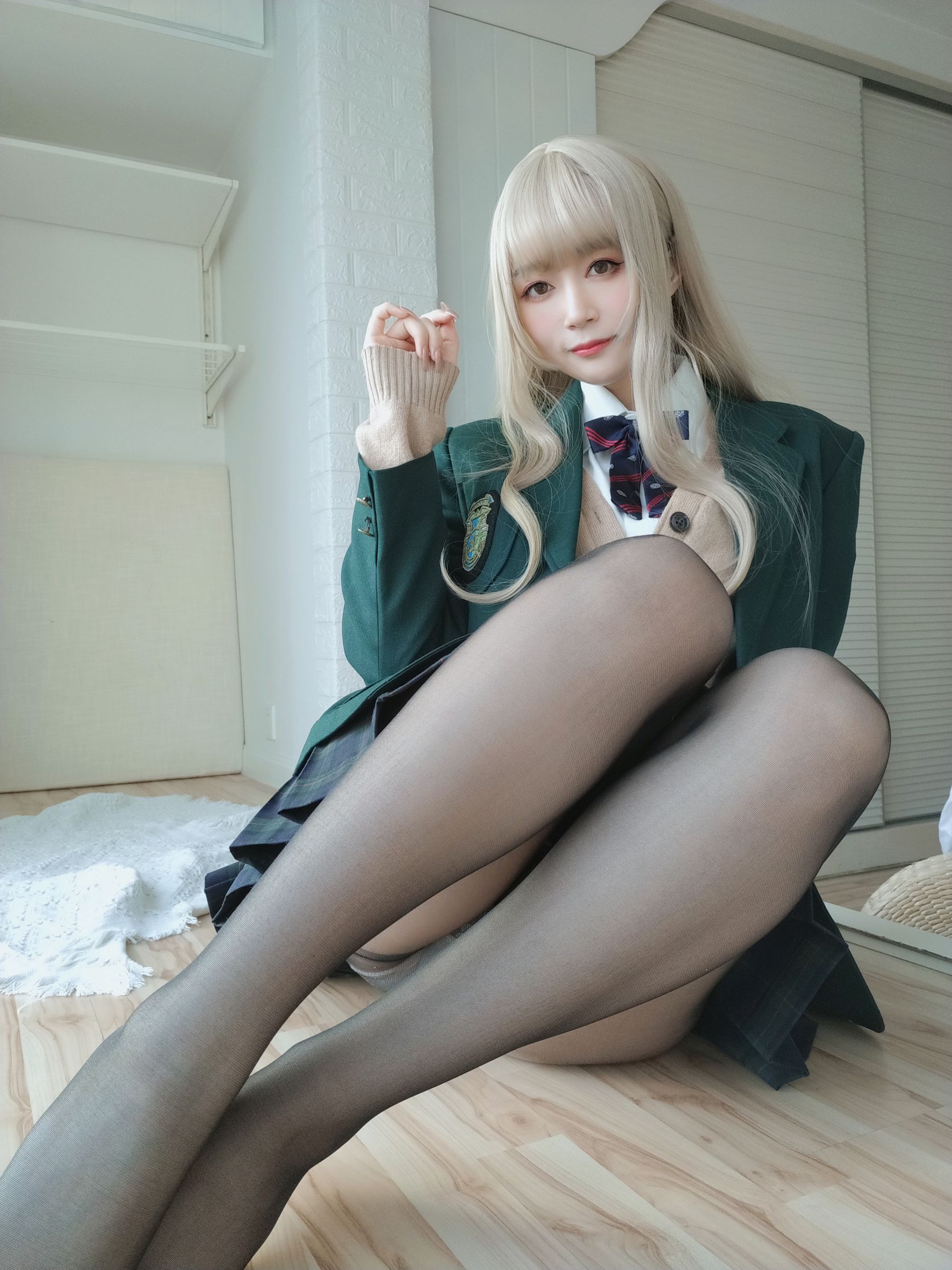 Coser小姐姐白银 – 灰色空间 [88P]