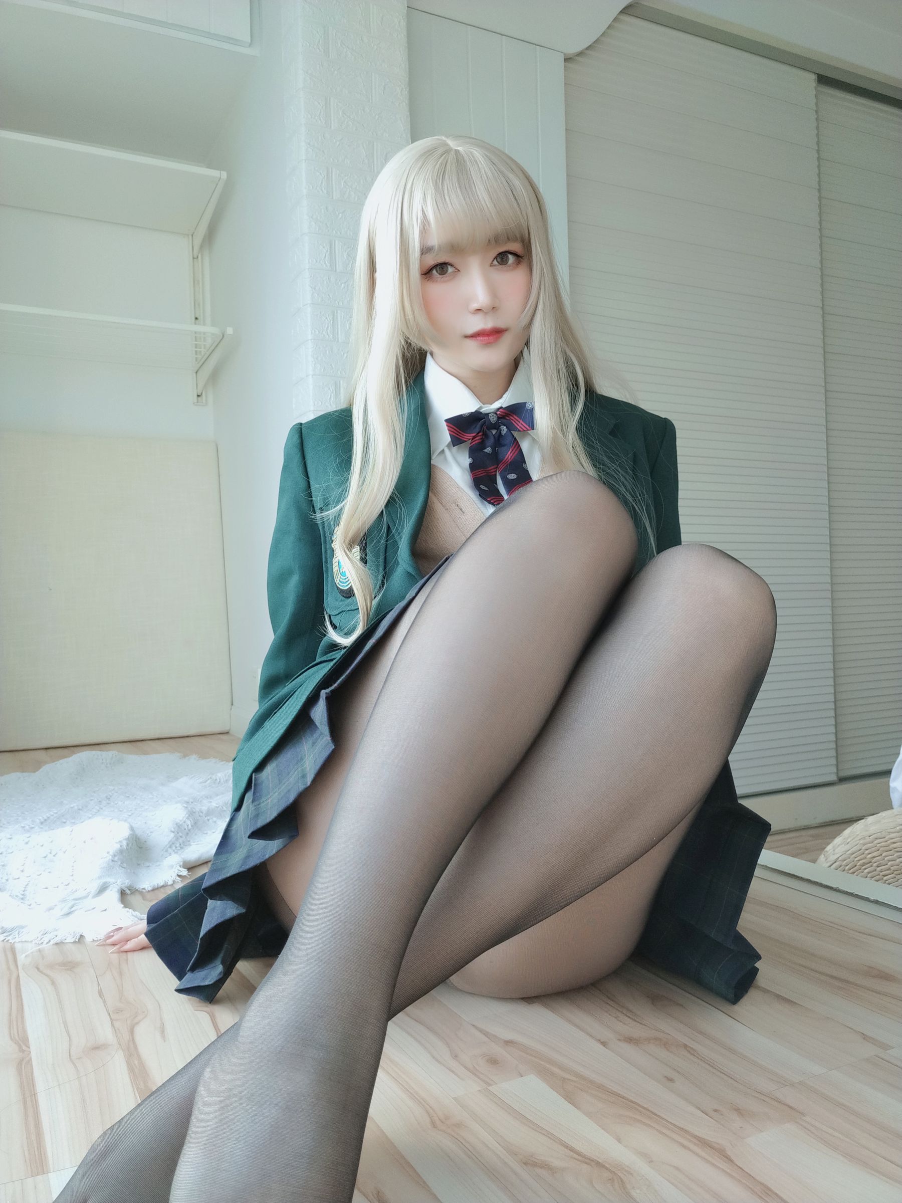 Coser小姐姐白银 – 灰色空间 [88P]