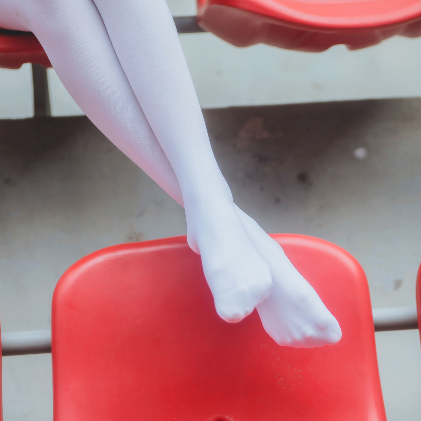 [萝莉COS] 木绵绵OwO – 灰色JK制服 [38P]