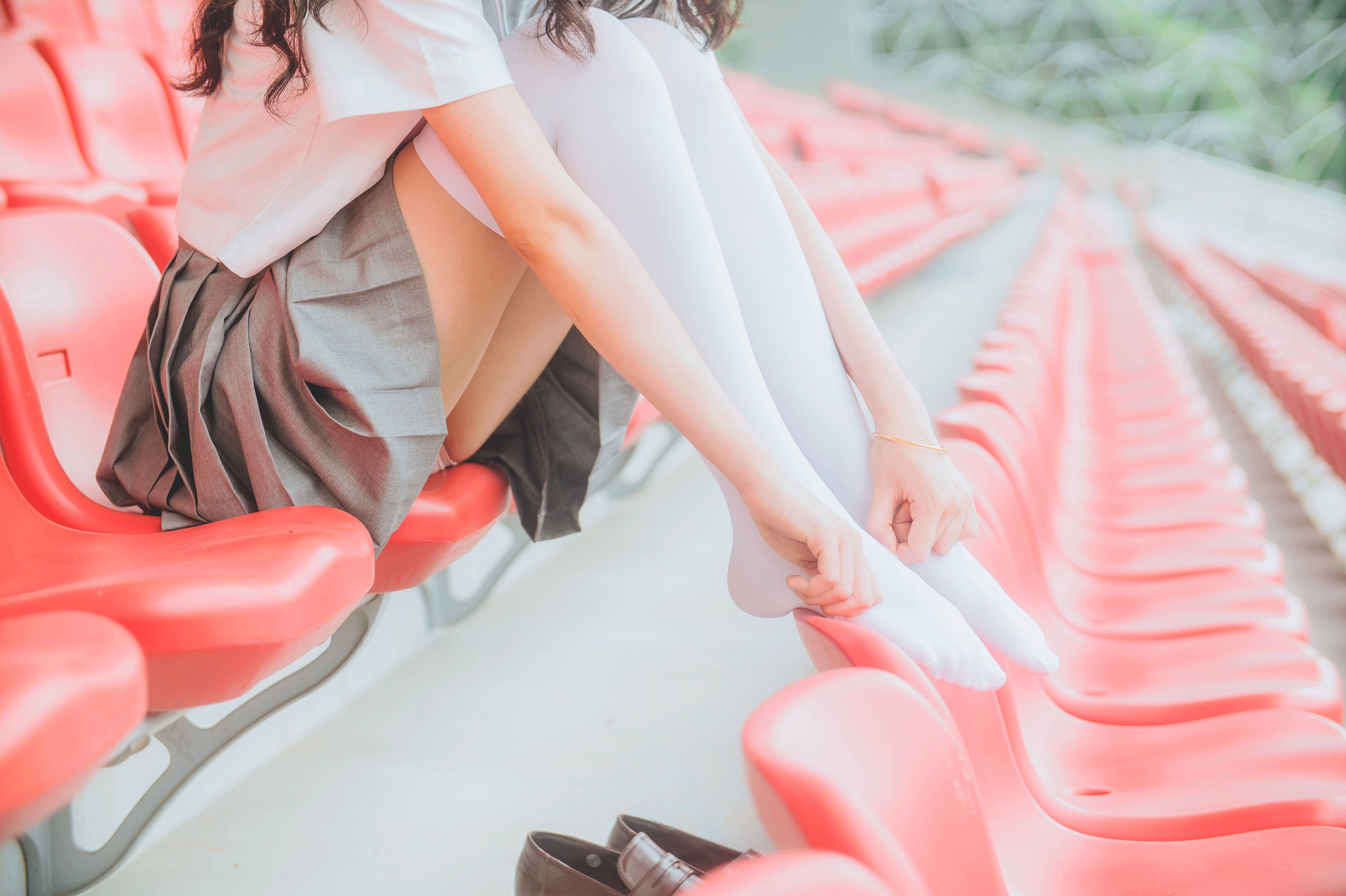 [萝莉COS] 木绵绵OwO – 灰色JK制服 [38P]