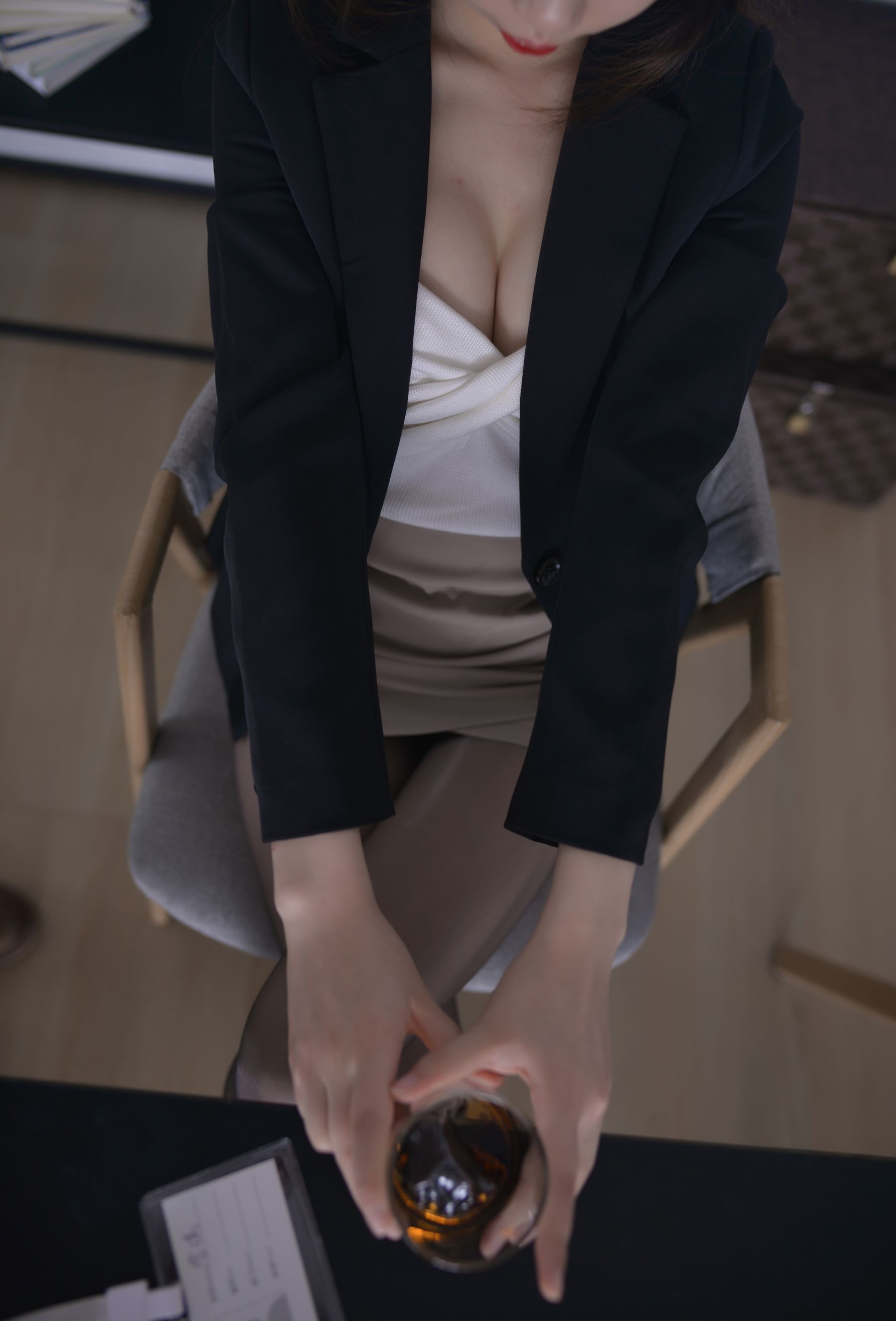Cos小姐姐雪琪 – OL后辈出差第一天 [66P]