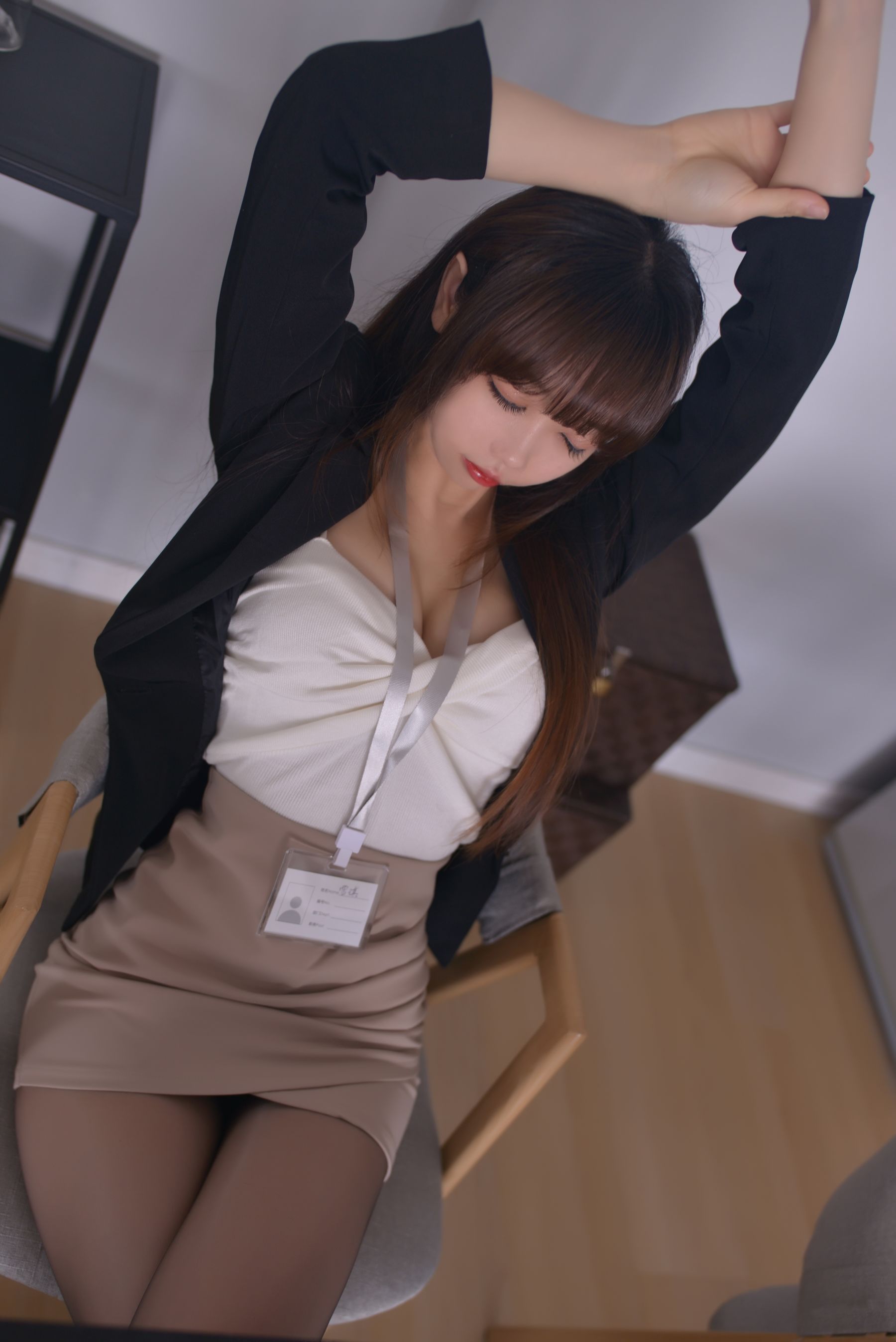 Cos小姐姐雪琪 – OL后辈出差第一天 [66P]