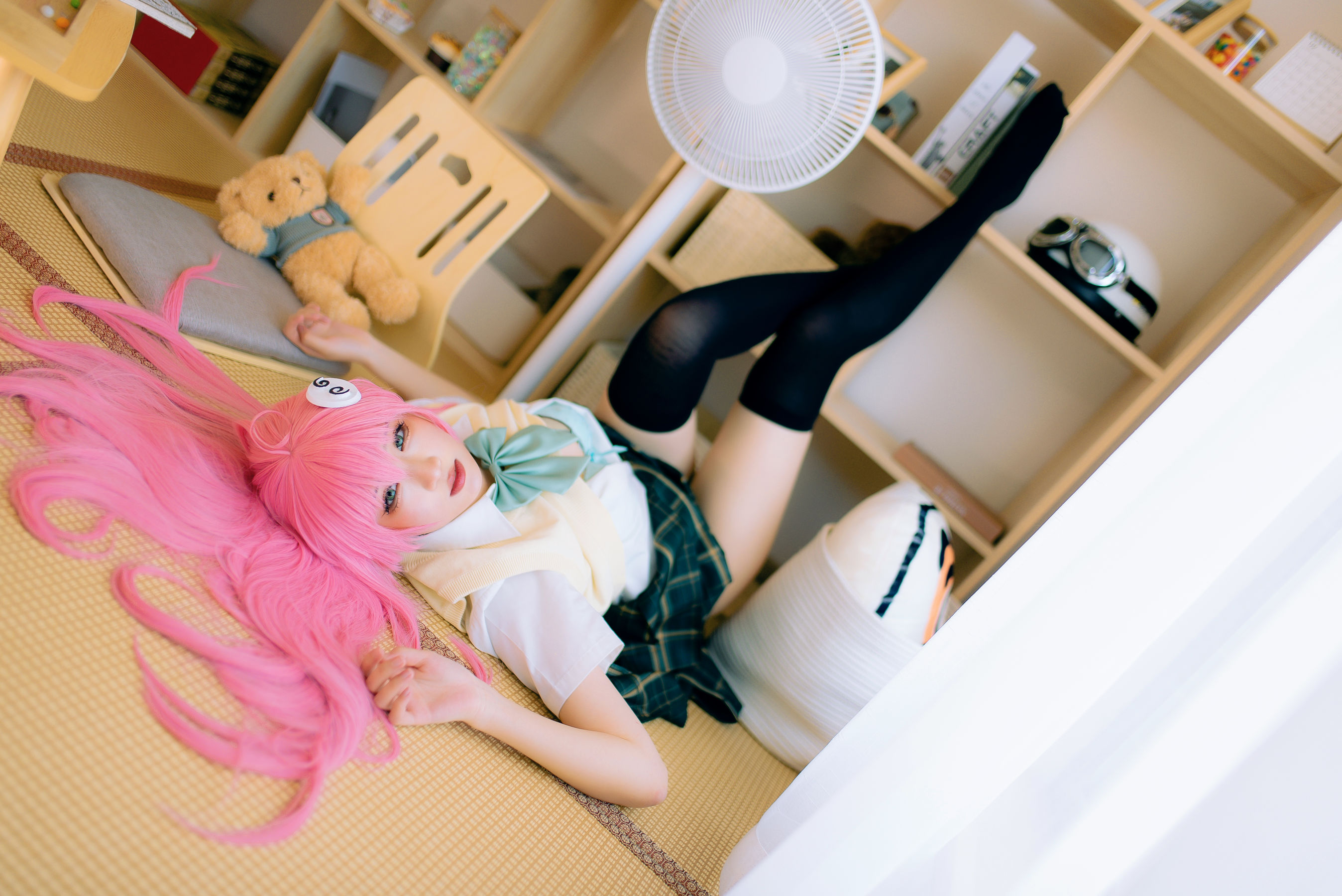 瓦斯塔亚小龙虾 – 校服 [17P]