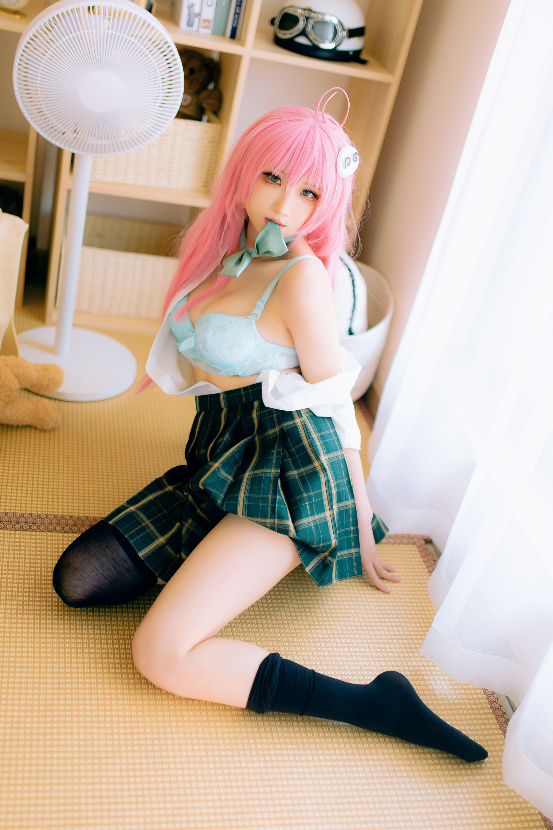 瓦斯塔亚小龙虾 – 校服 [17P]