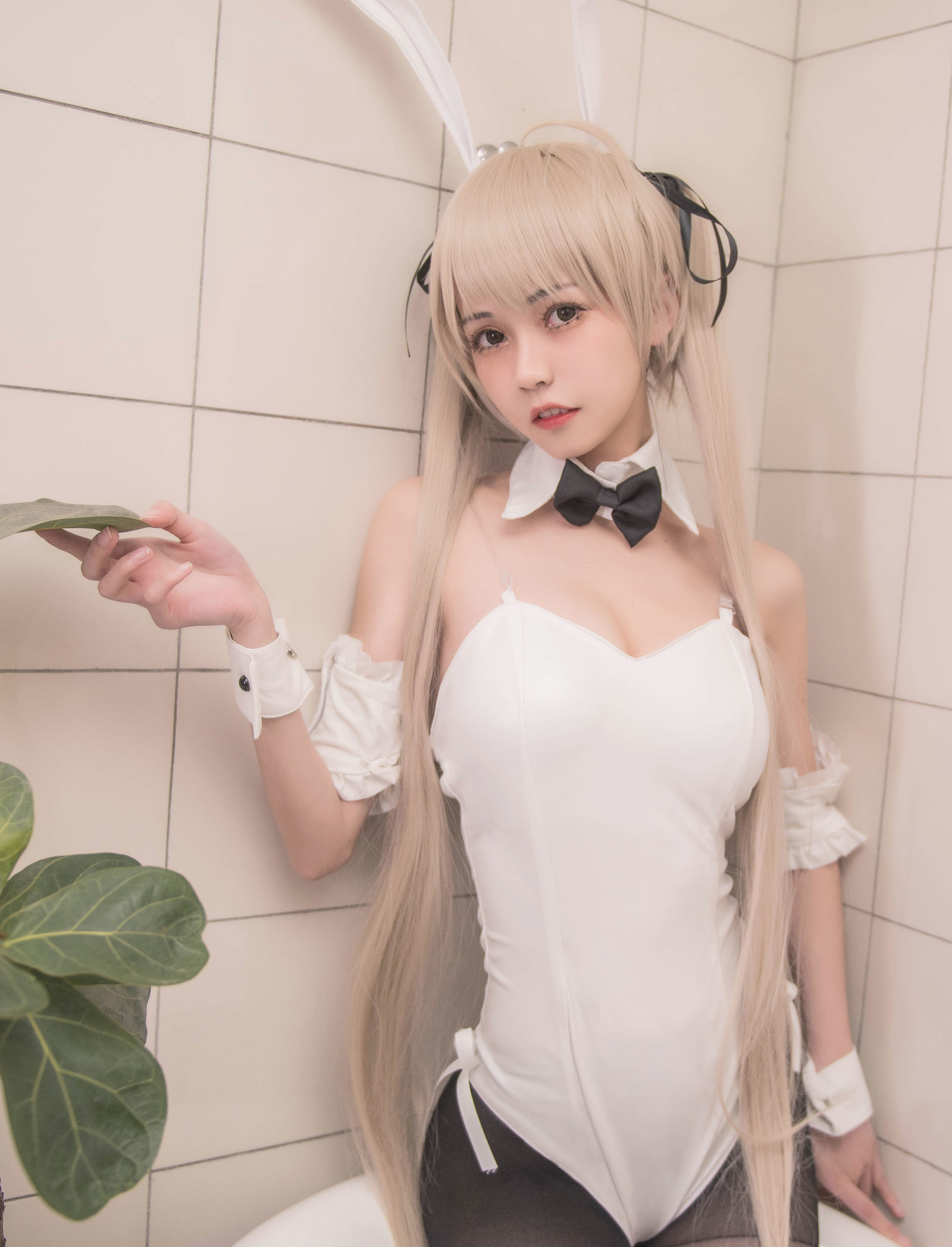 [萝莉COS] 小妖精你的负卿 – 穹妹兔女郎 [18P]