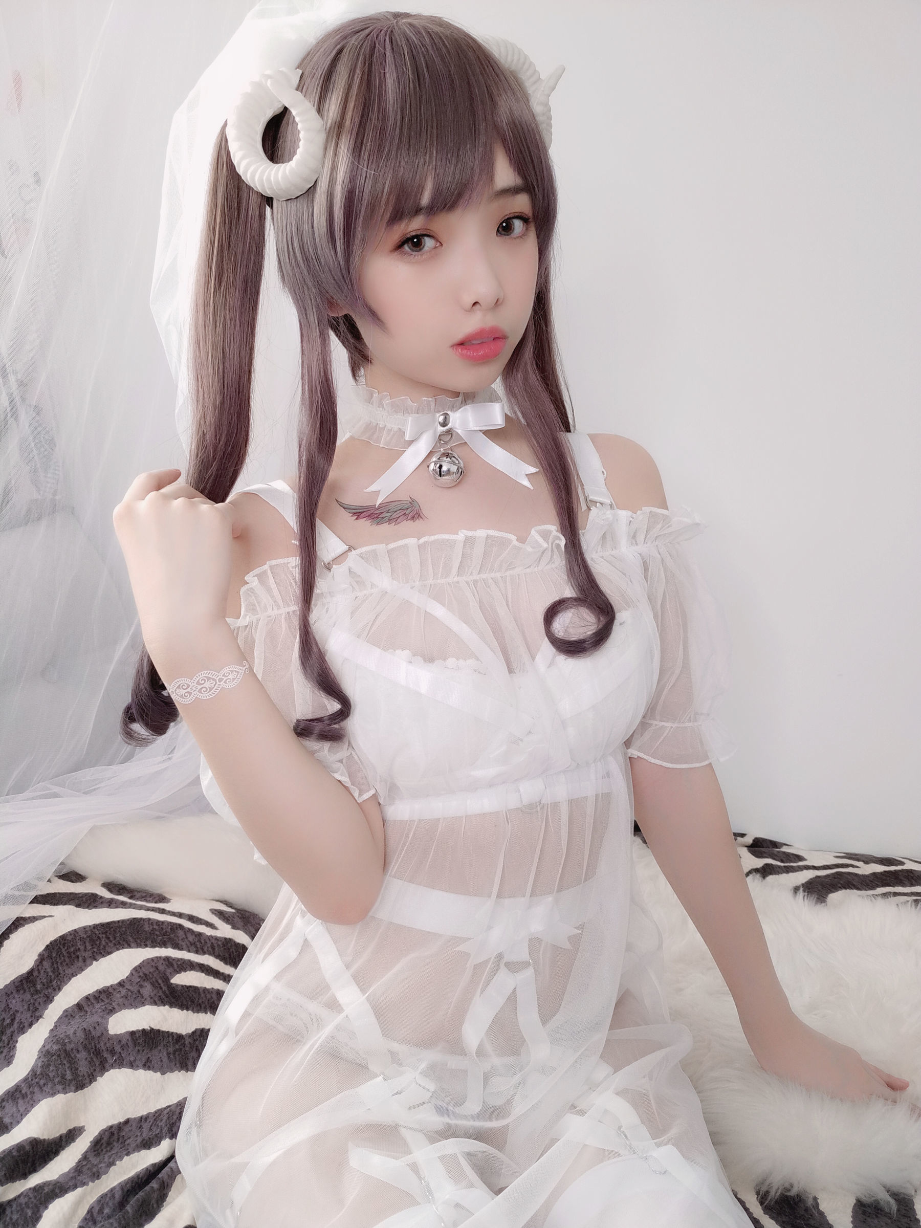 [萝莉COS] 雯妹 – 白色小绵羊 [42P]