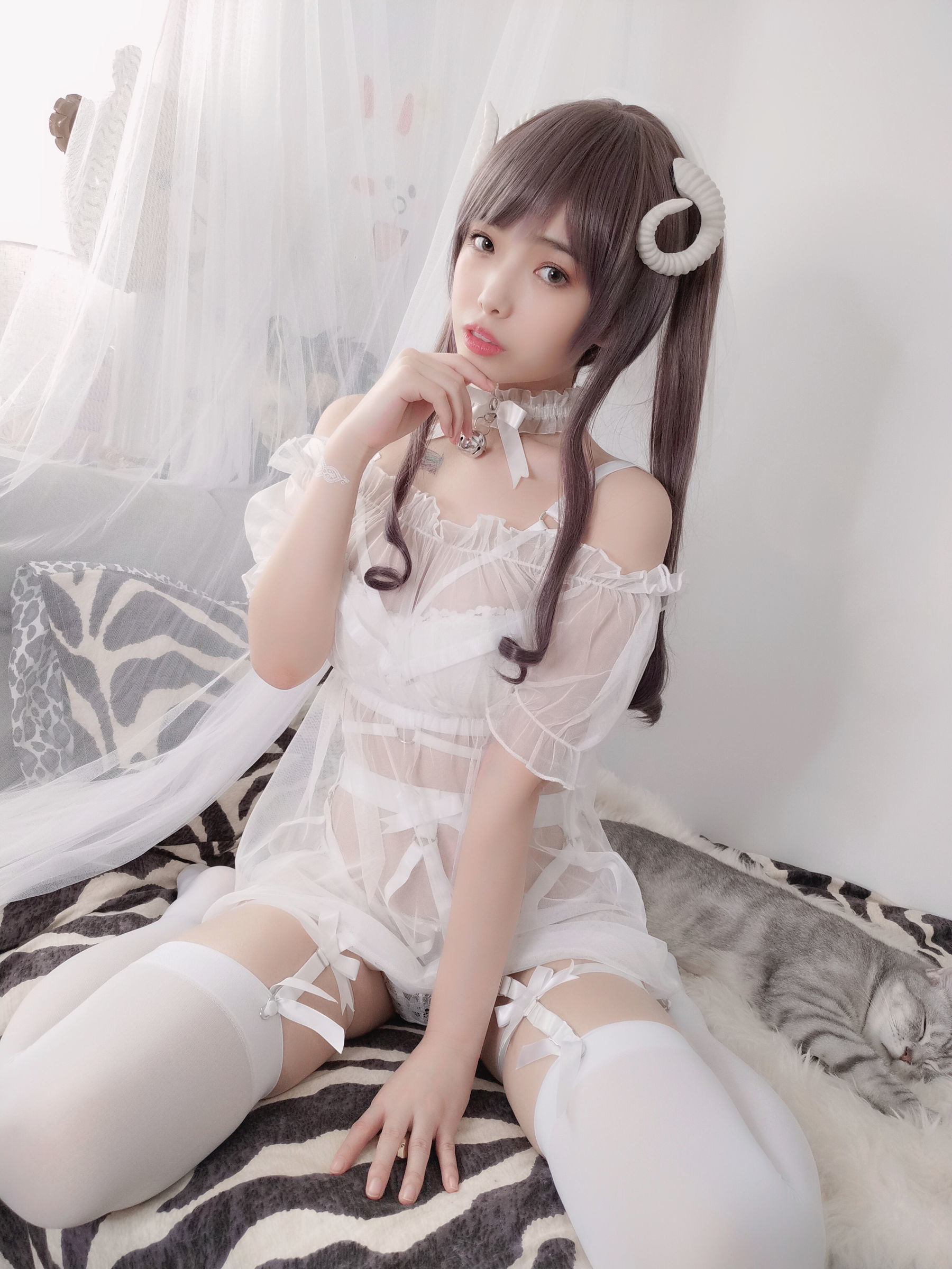 [萝莉COS] 雯妹 – 白色小绵羊 [42P]