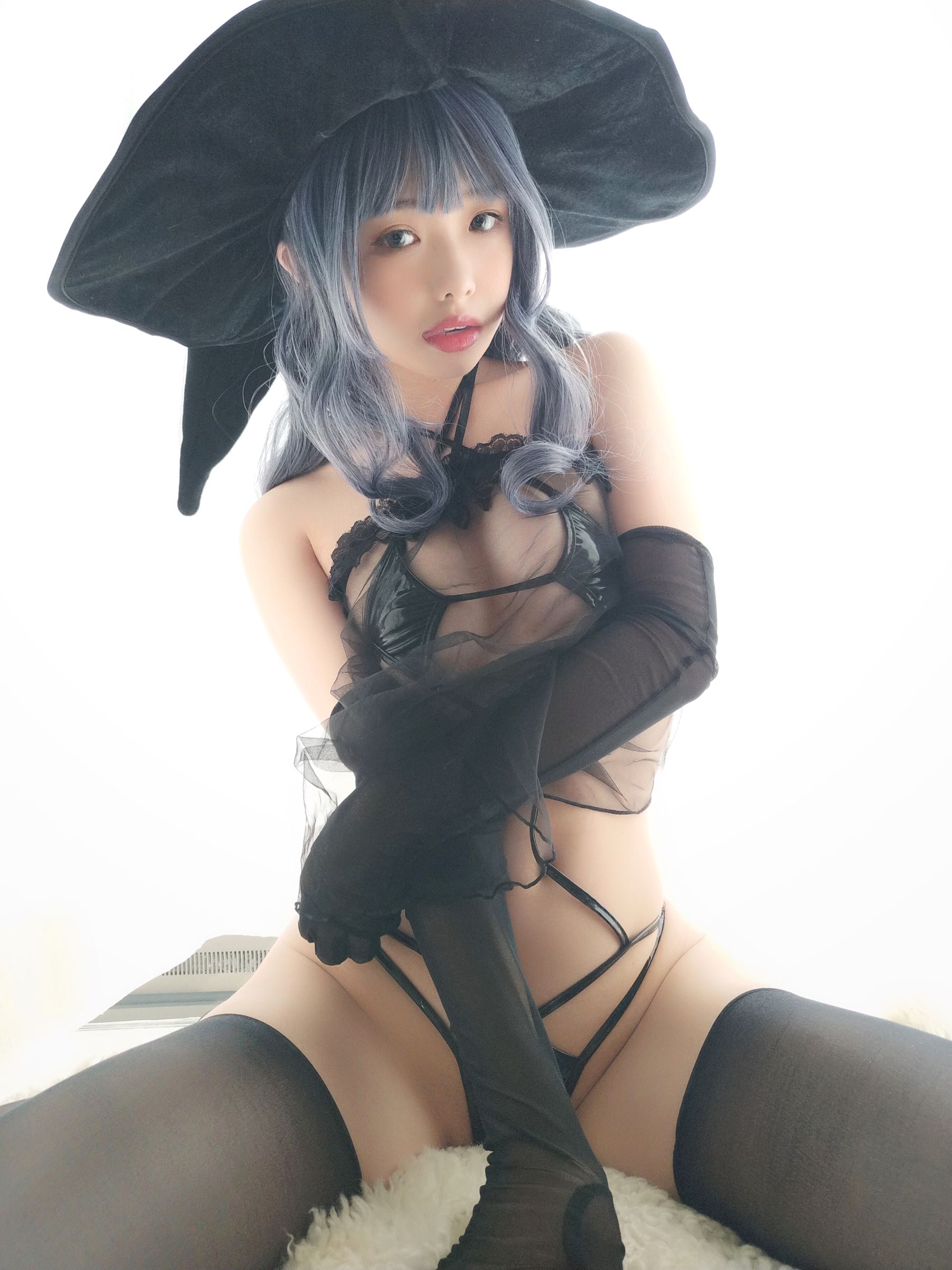 动漫博主雯妹 女巫 [32P]