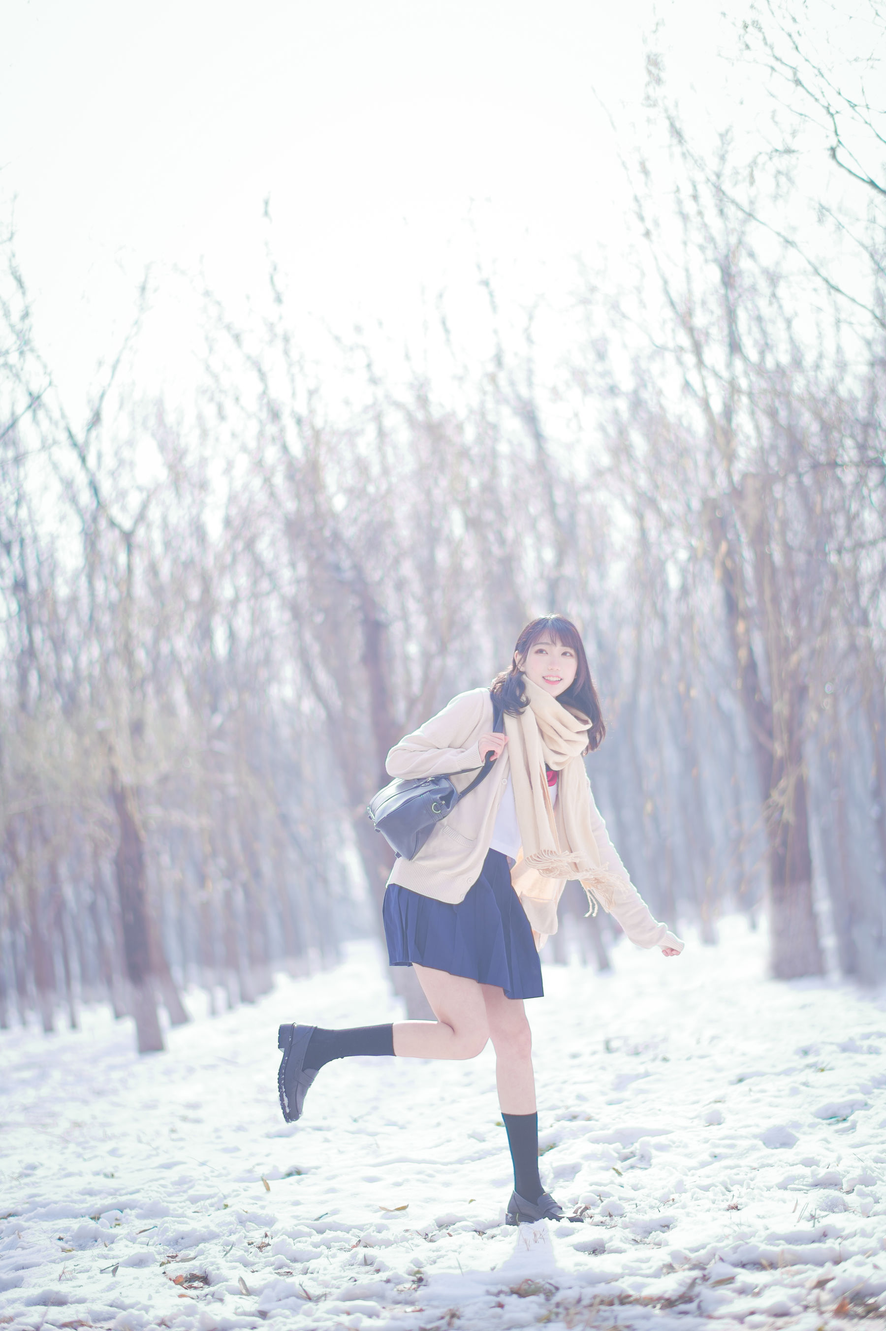 周叽是可爱兔兔 – 雪景JK [15P]