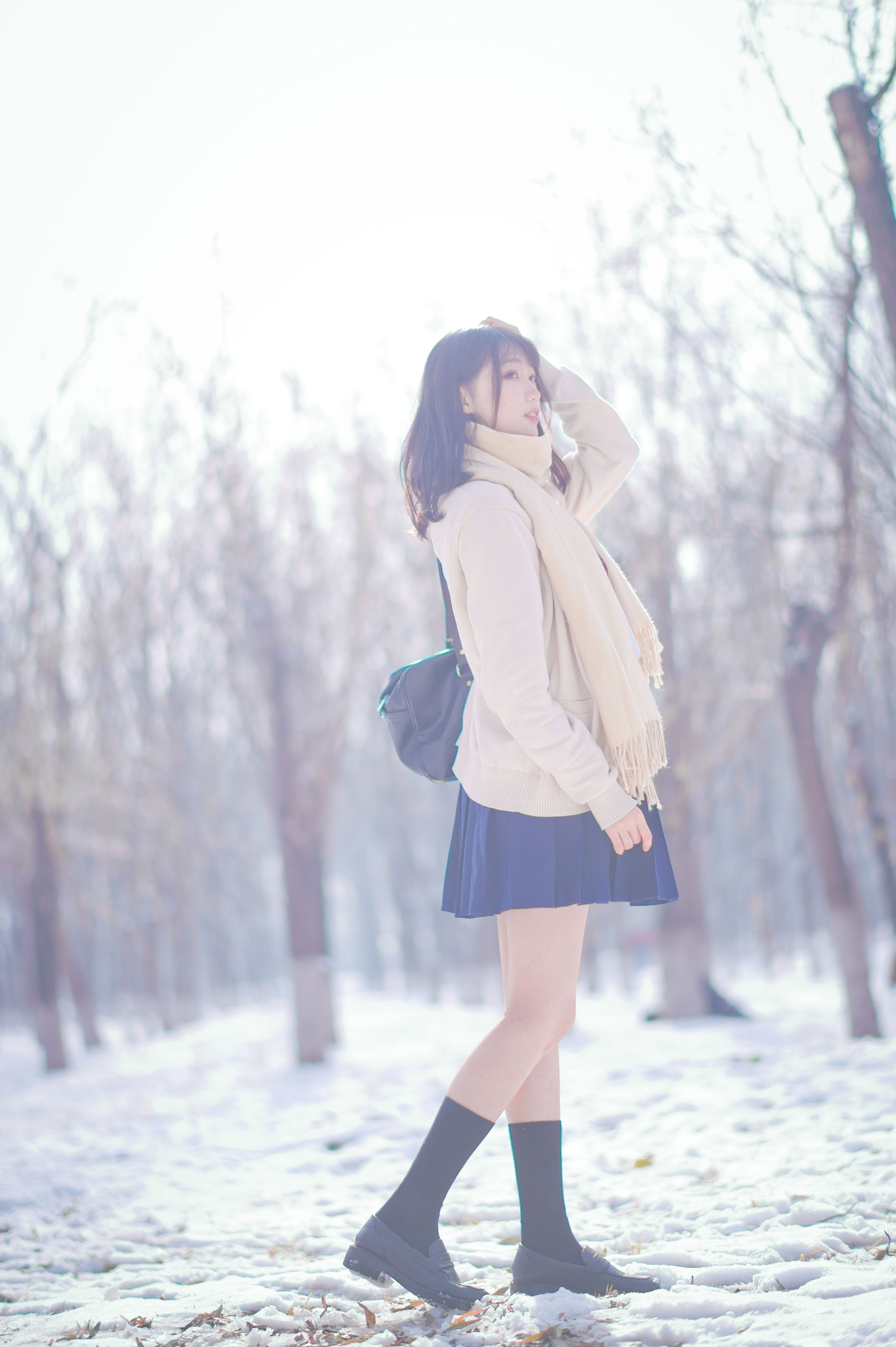 周叽是可爱兔兔 – 雪景JK [15P]