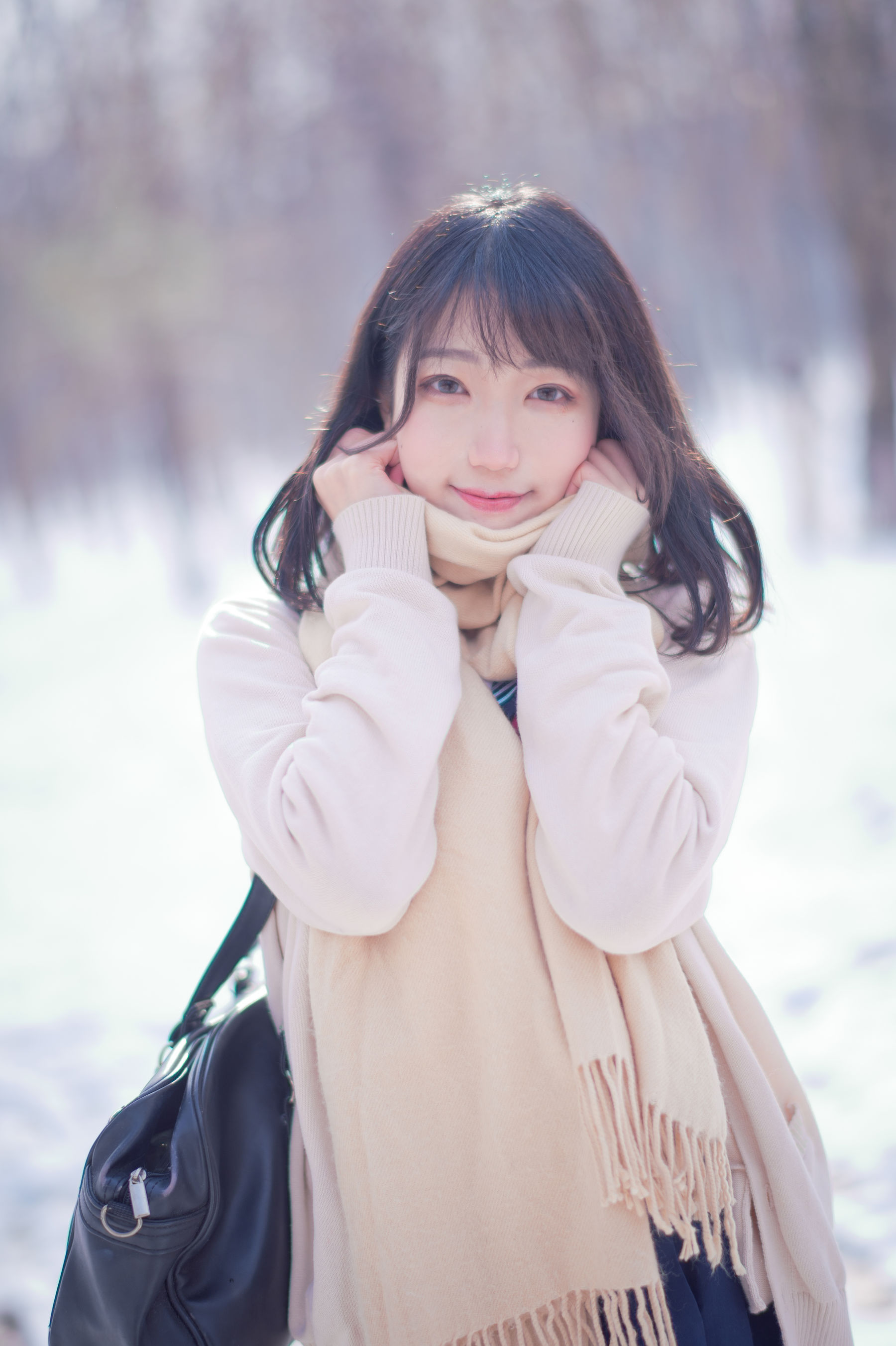 周叽是可爱兔兔 – 雪景JK [15P]