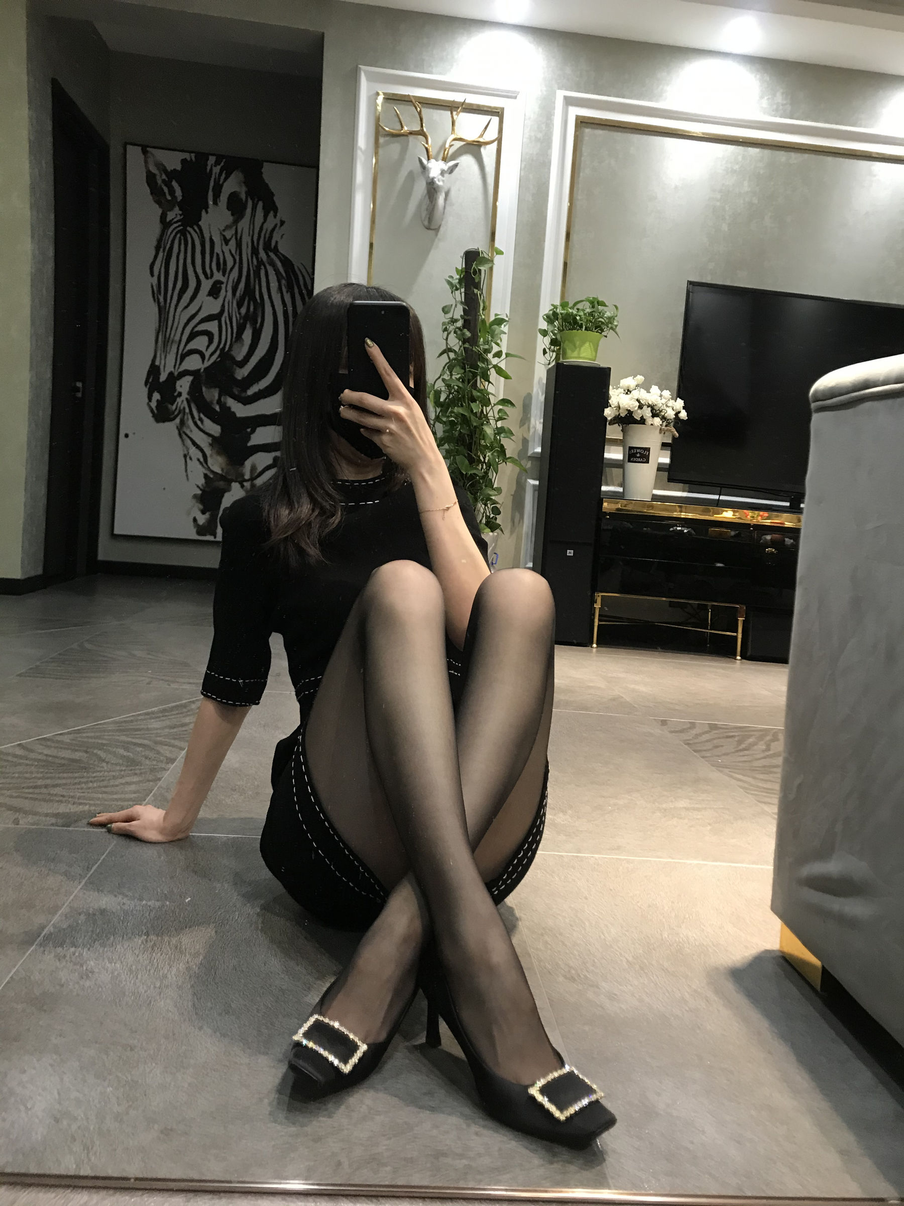 丝足博主麋鹿_Monroe 2020.04.06 难掩性感 [19P]