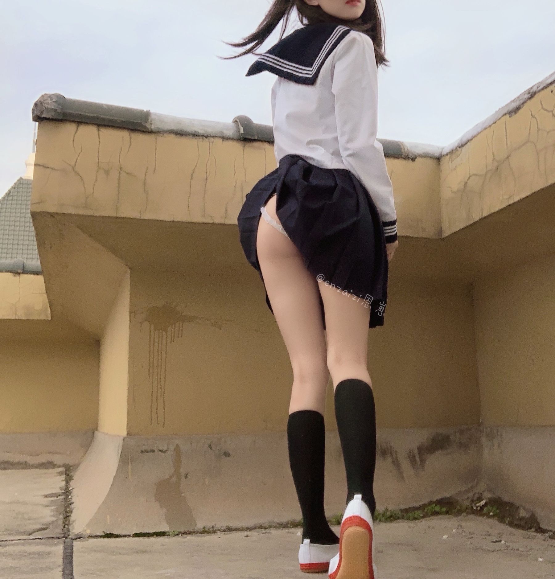 恩崽 – 天台水手服 [123P]