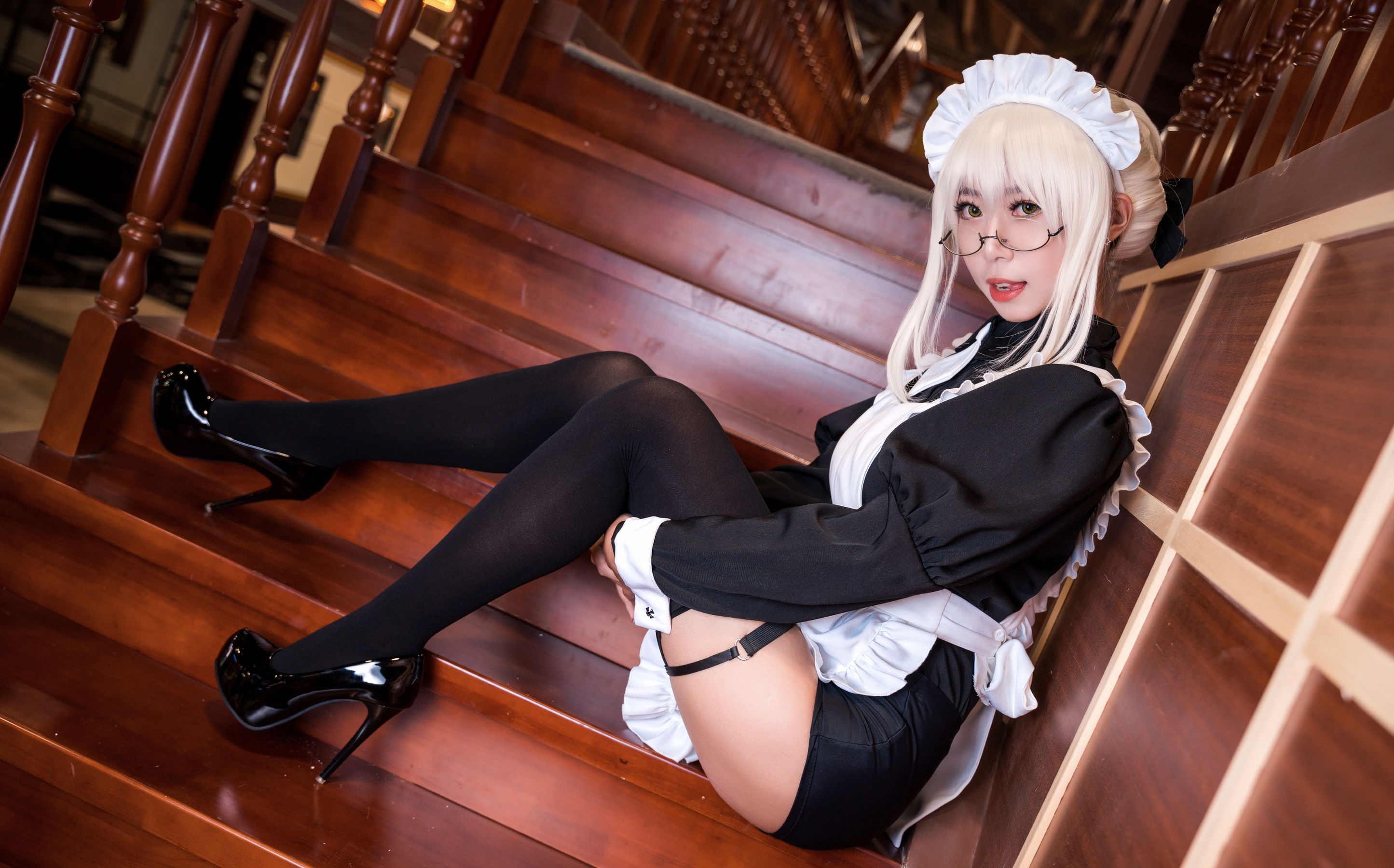 [Cosplay写真] 动漫博主Money冷冷 – 95式玉玲珑-黑呆女仆 [18P]