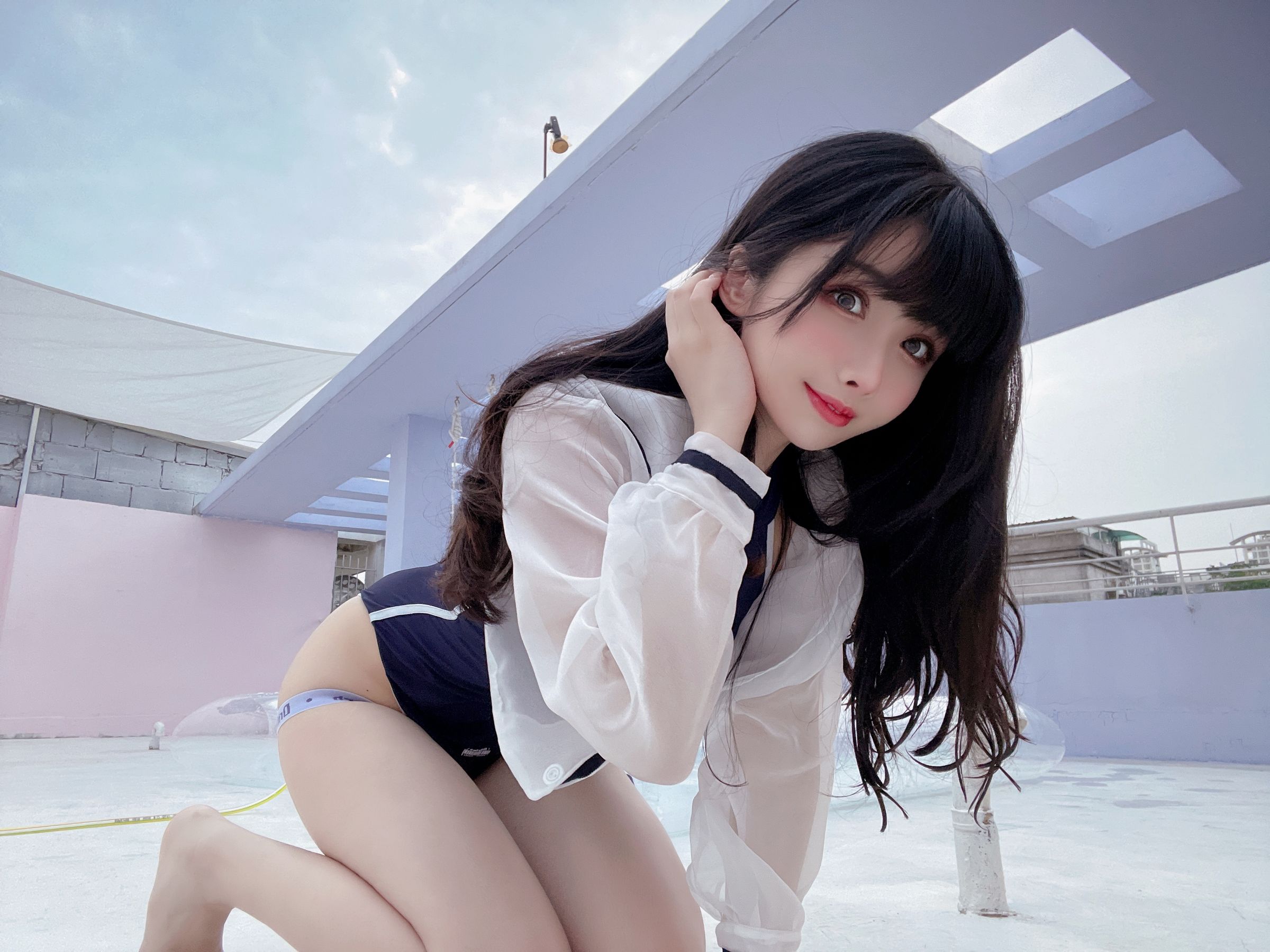 COS福利rioko凉凉子 – 天台竞泳 [50P]