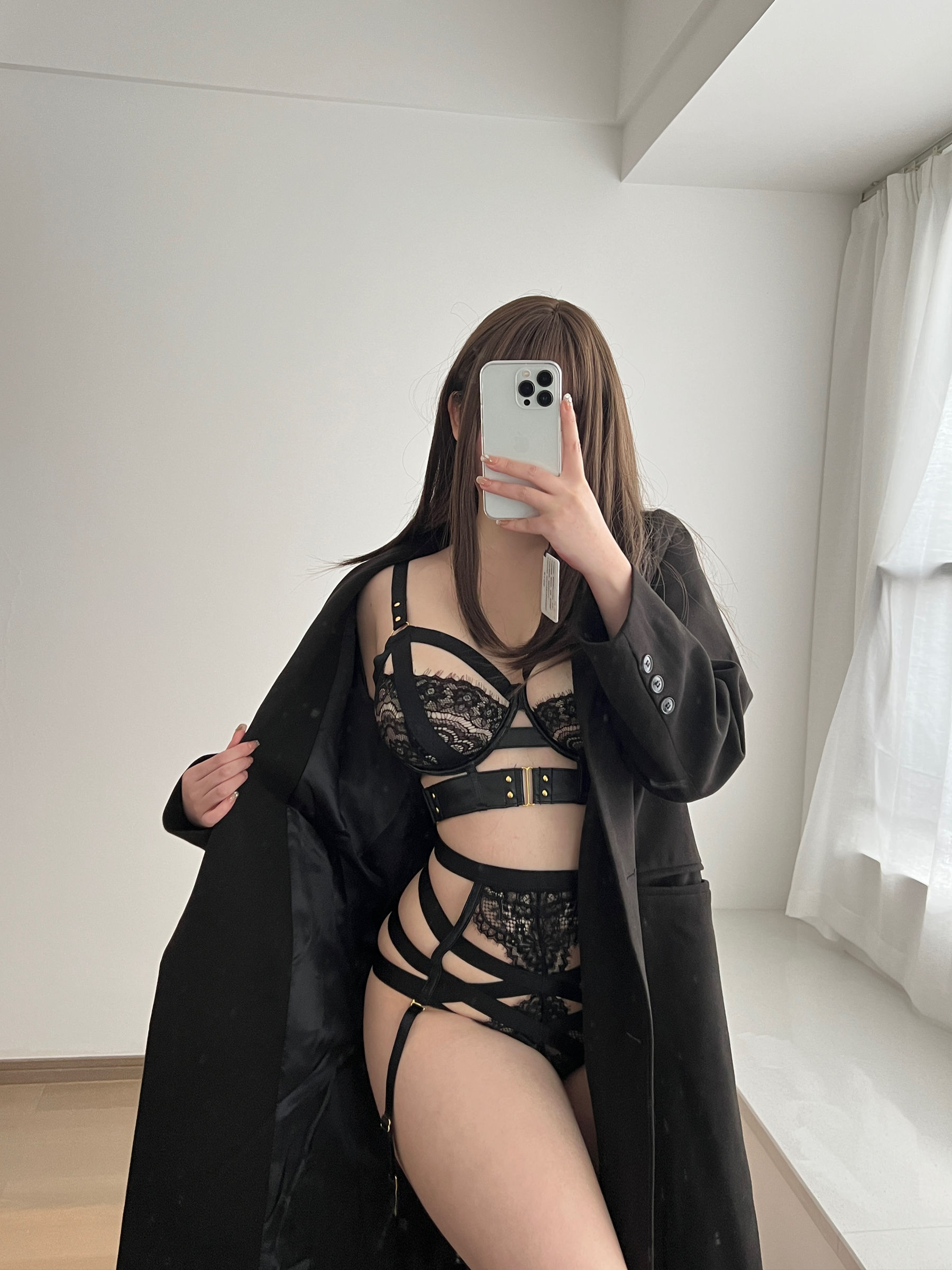 蜜桃少女是依酱呀 – 情人节 黑巧 [26P]