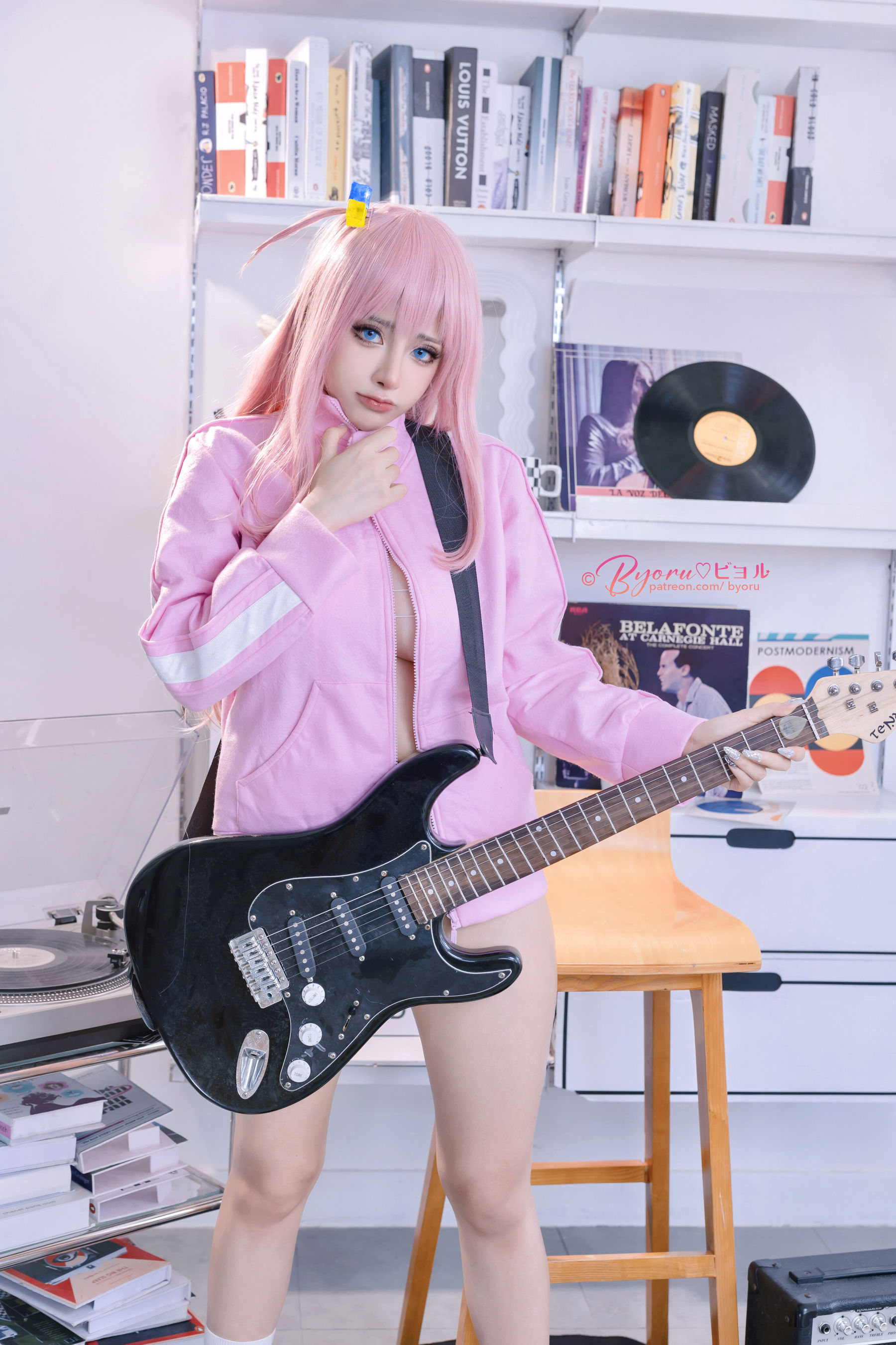 日本性感萝莉Byoru – Bocchi the rock [63P]