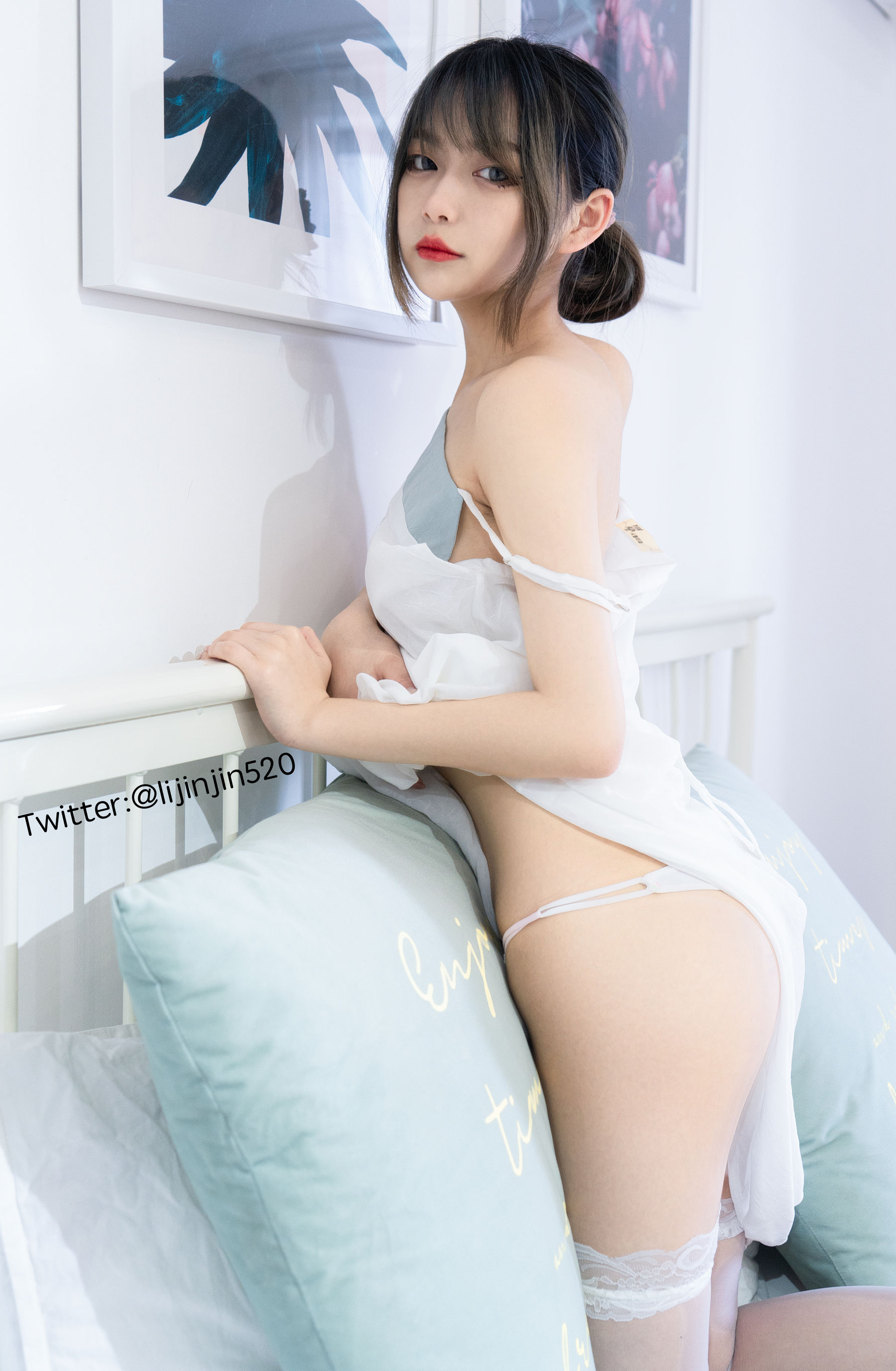 梨瑾瑾 – 室内吊带裙 [20P]