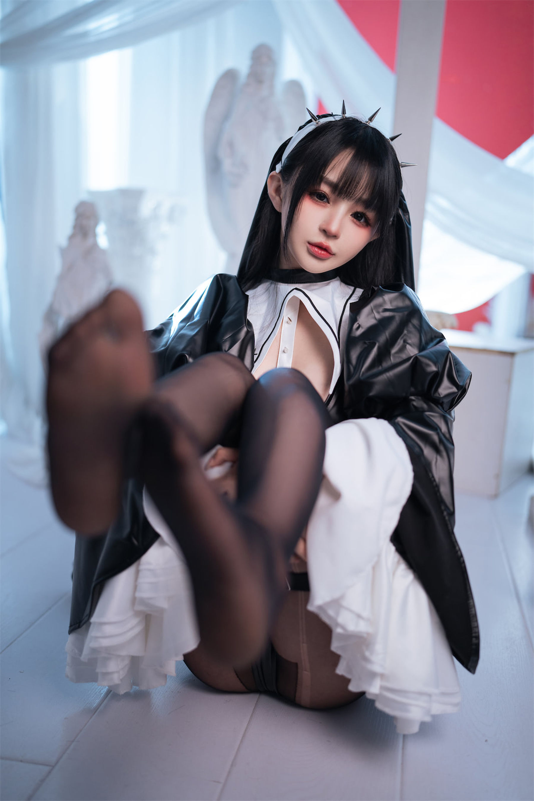 桜井宁宁 – 皮衣修女 [60P]