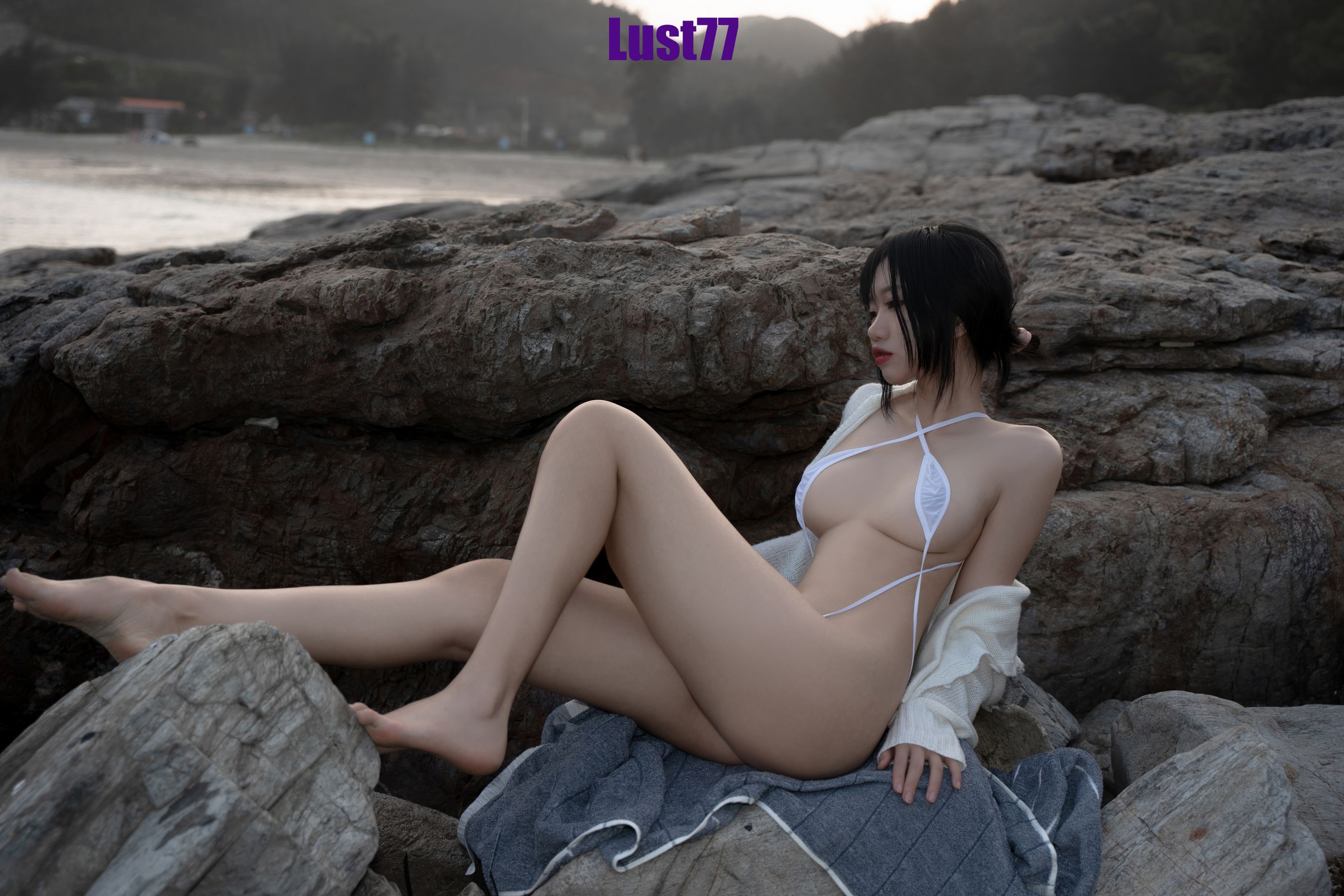 动漫博主柒柒要乖哦 – 礁石海岸 [52P]