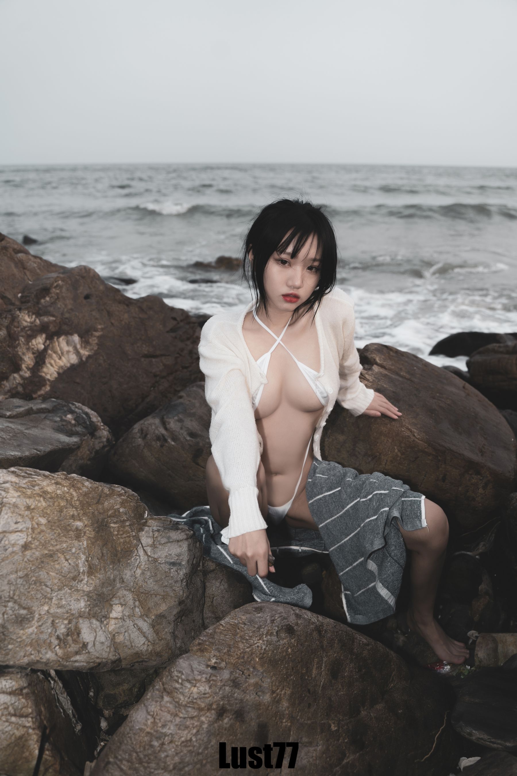 动漫博主柒柒要乖哦 – 礁石海岸 [52P]