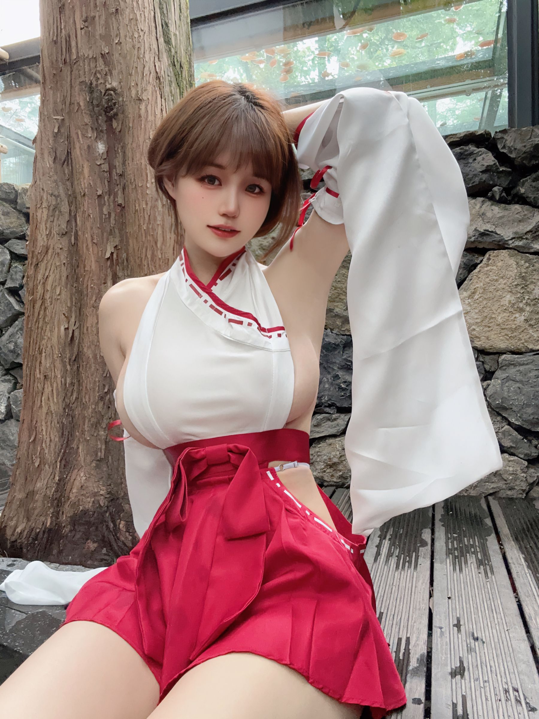 动漫博主小仓千代wfantia – 2023-04-06 巫女与汤池 [14P]