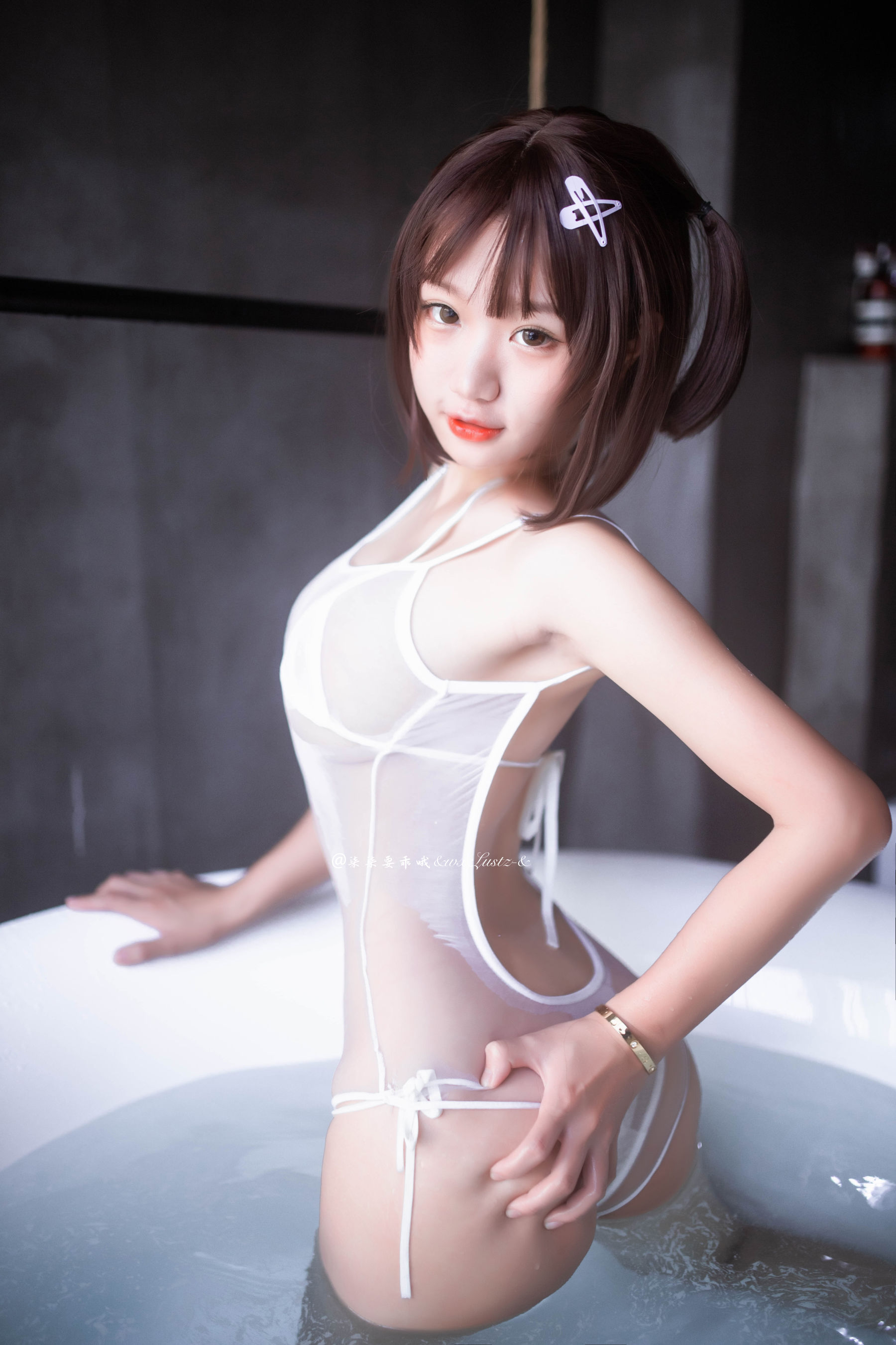 动漫博主柒柒要乖哦 – 死库水Spa [34P]