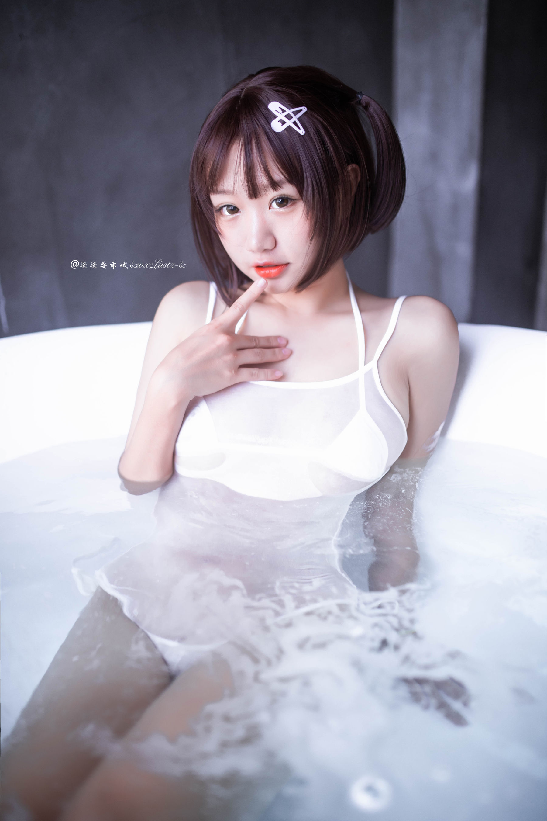 动漫博主柒柒要乖哦 – 死库水Spa [34P]