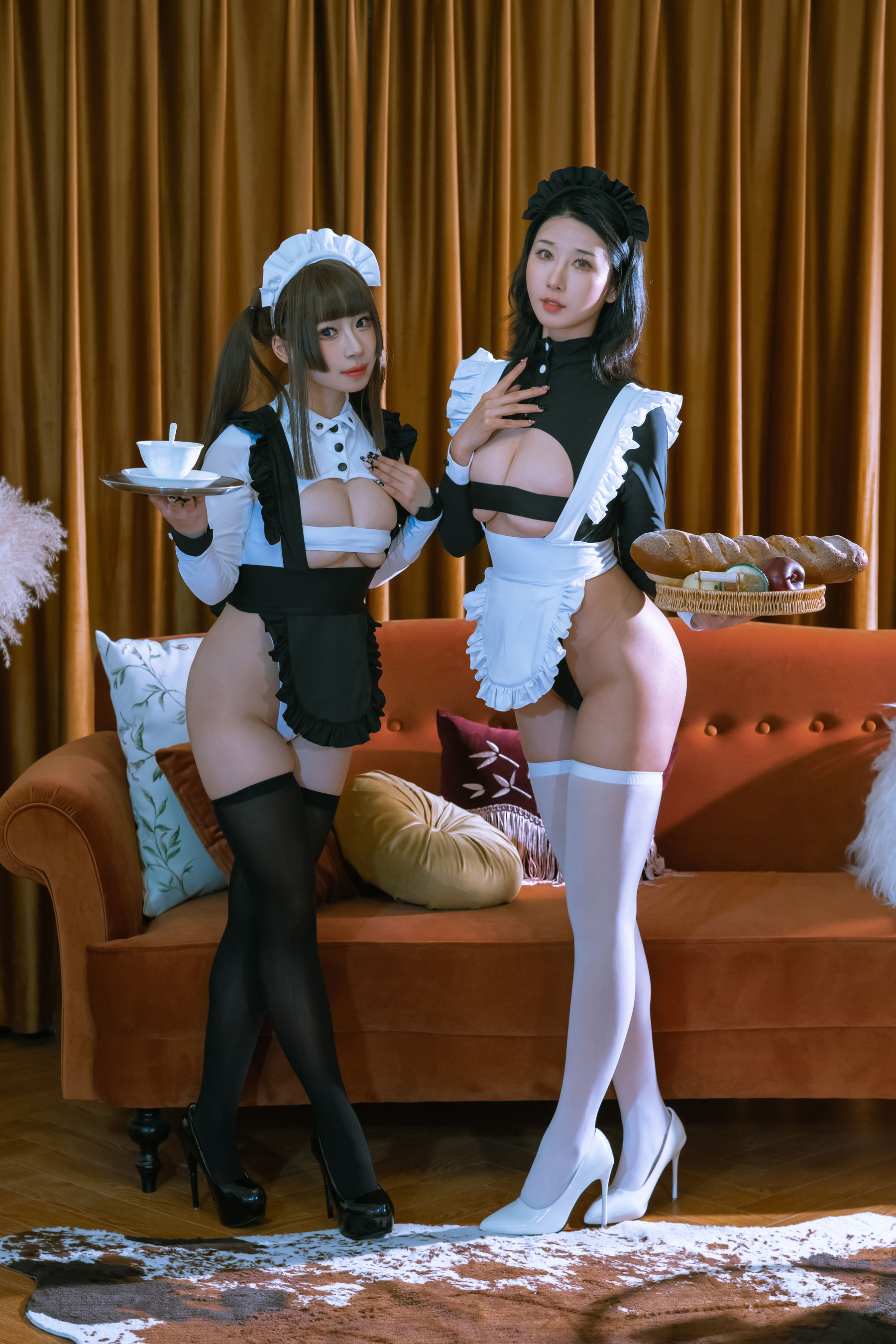 云溪溪 – 奶桃桃 双人女仆 [55P]