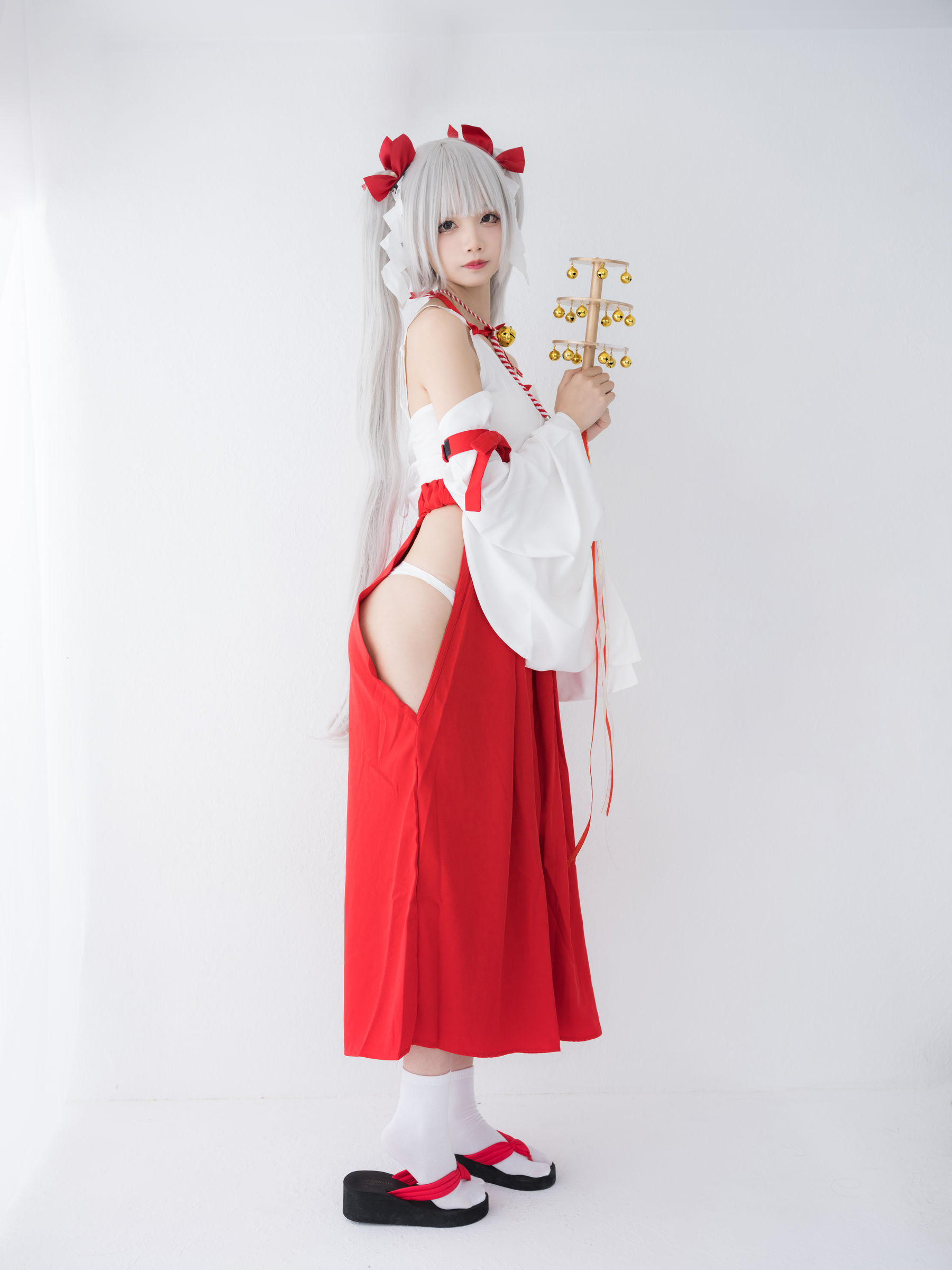 清纯少女五更百鬼 – 女巫 [14P]