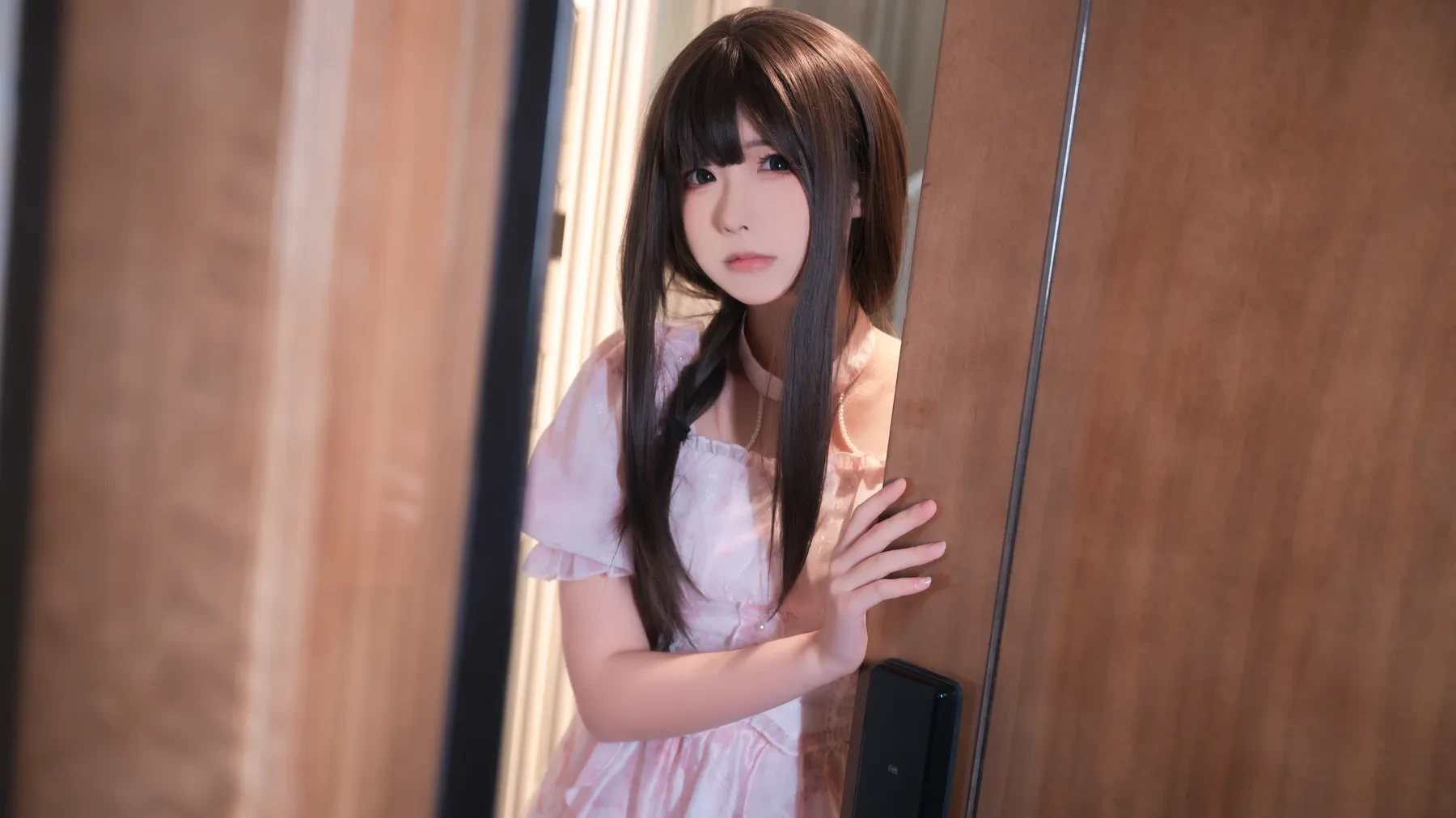 Quan冉有点饿 – 潜入 [21P]