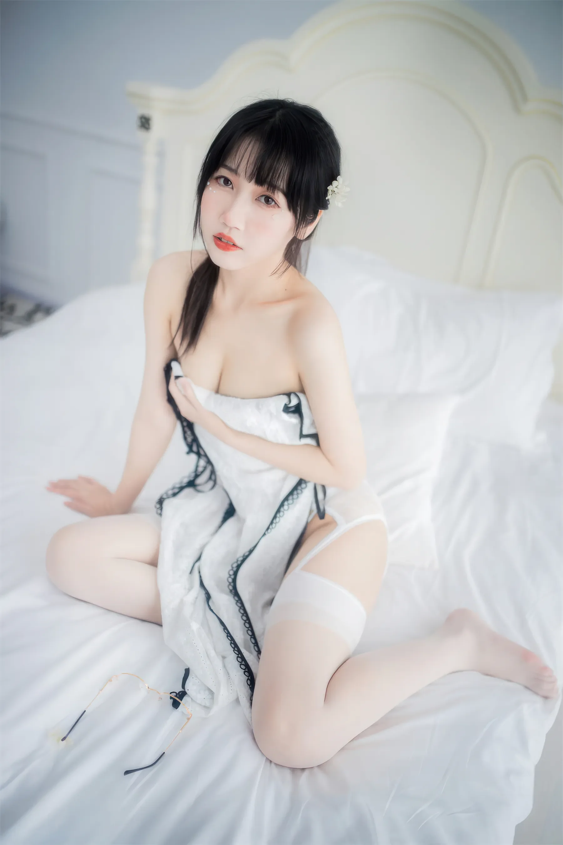 不呆猫 – 人妻白旗袍 [55P]