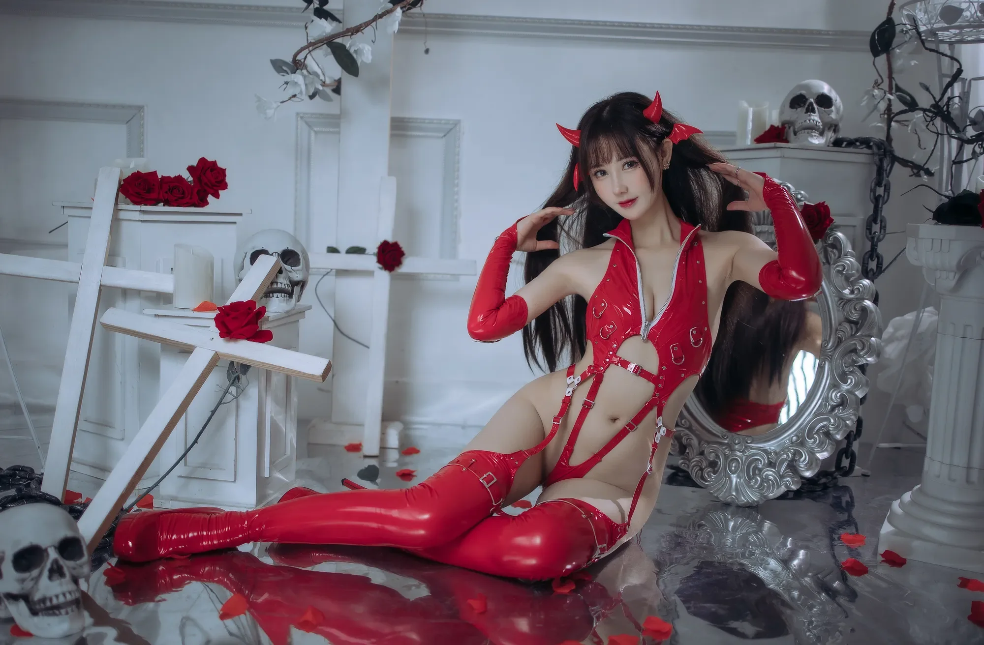 羽生三未 – 红色胶衣小恶魔 [65P]