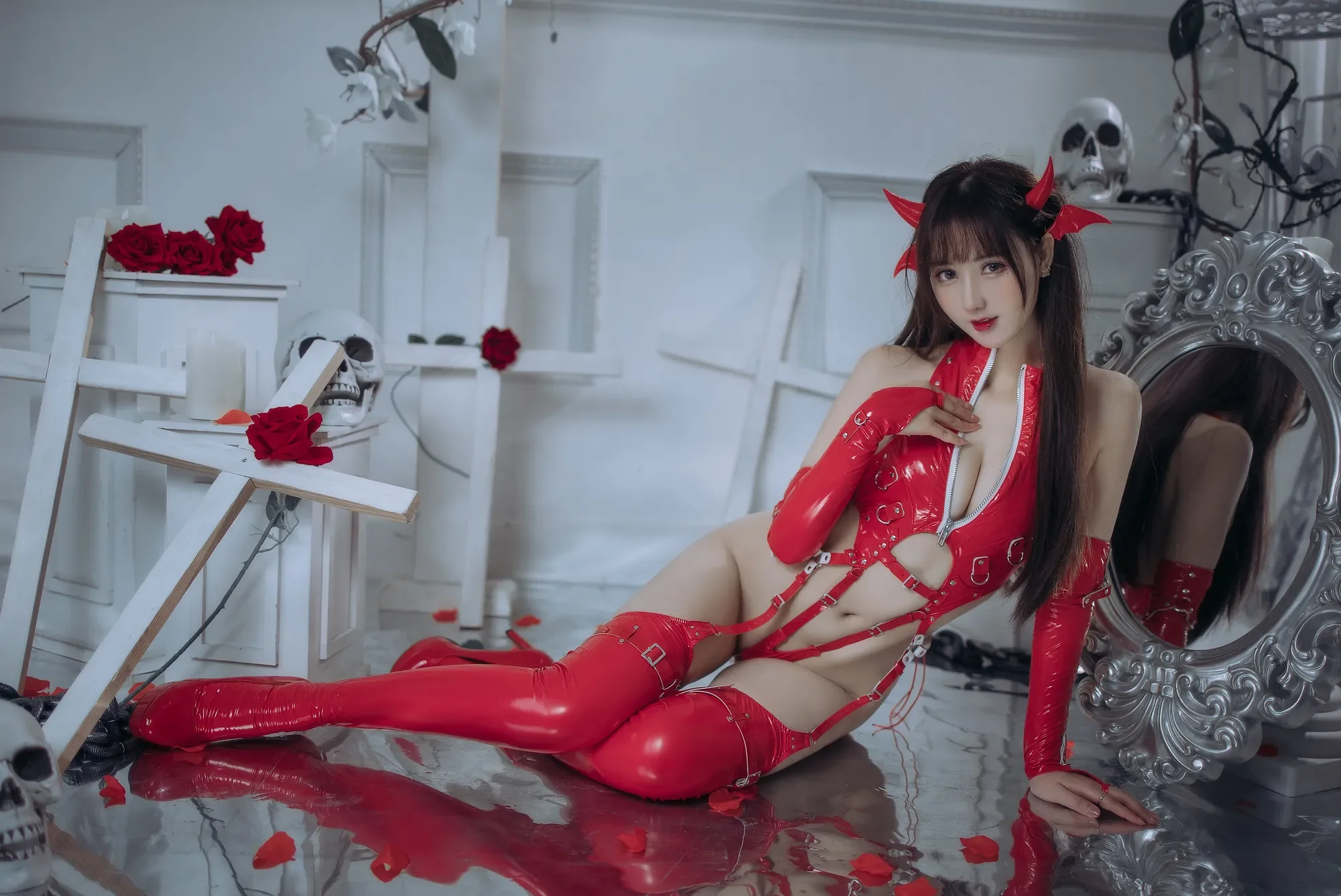 羽生三未 – 红色胶衣小恶魔 [65P]