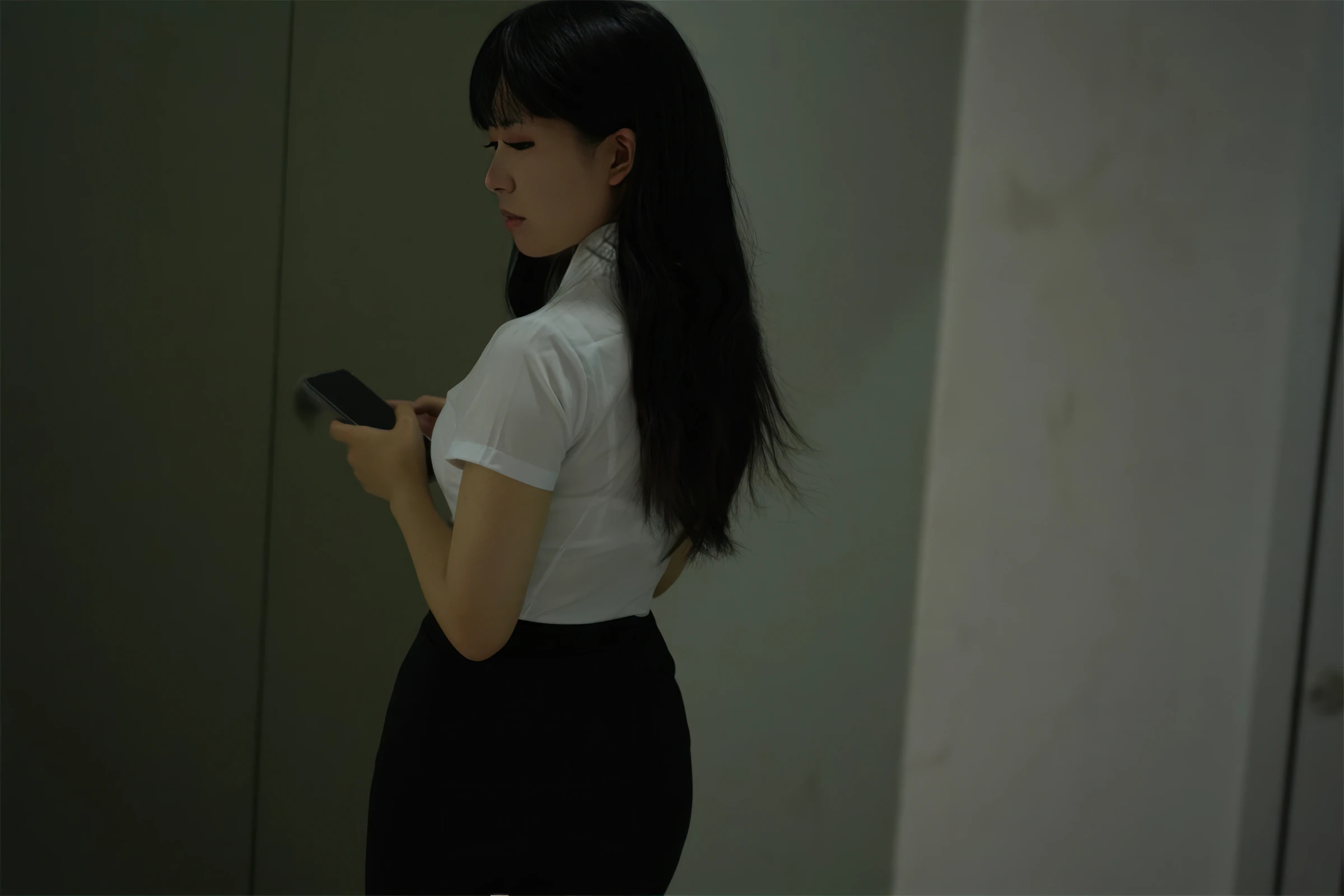 虎森森 – 下班后的OL [70P]