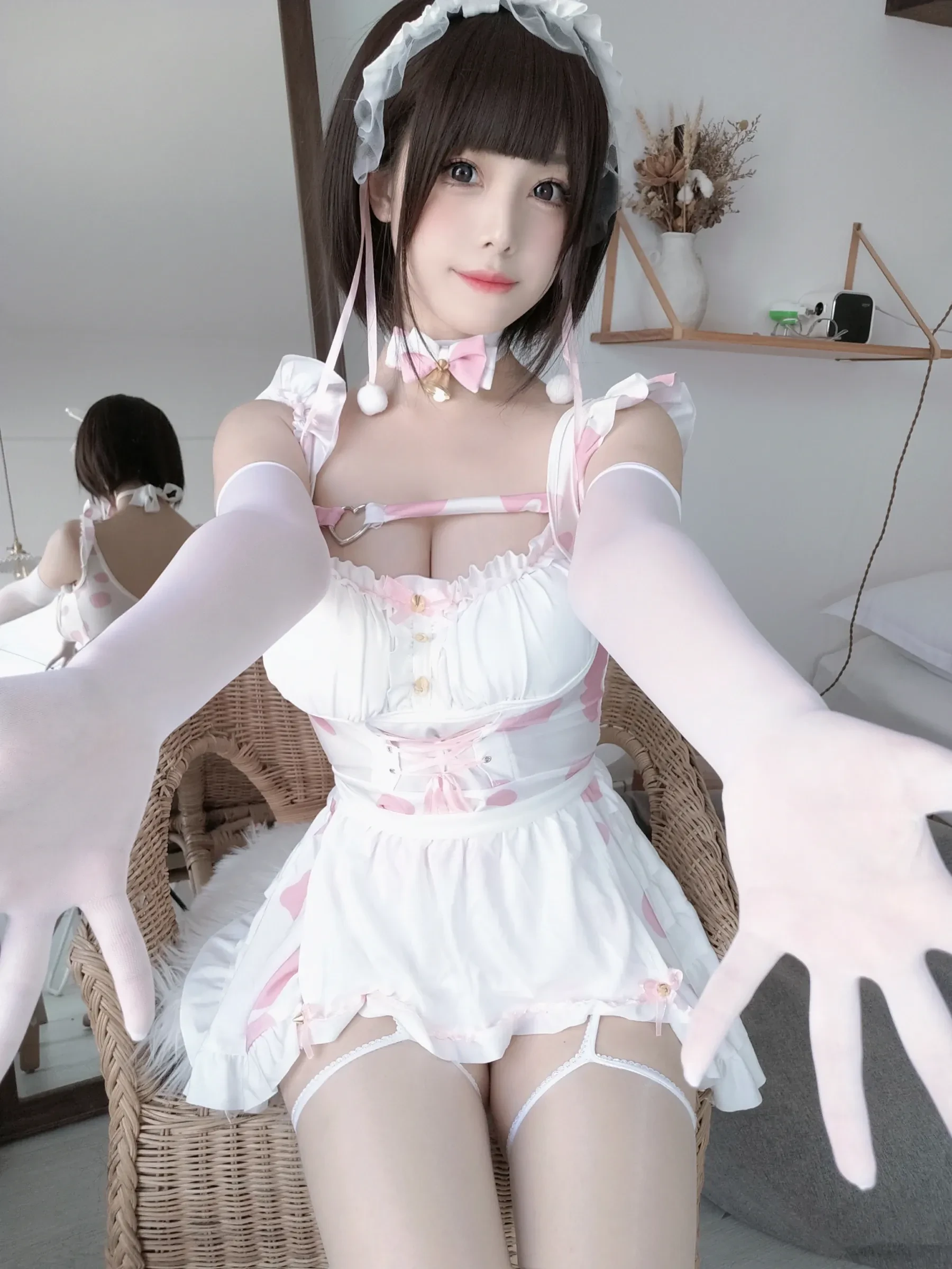 蜜汁猫裘 – 奶牛兔女仆 [38P]