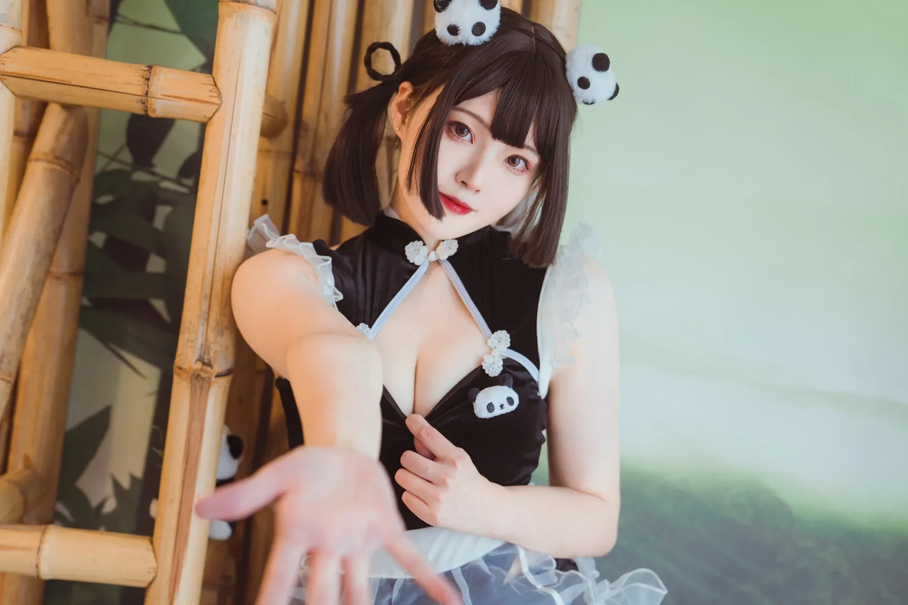 Natsuko夏夏子 – 熊猫女仆 [55P]