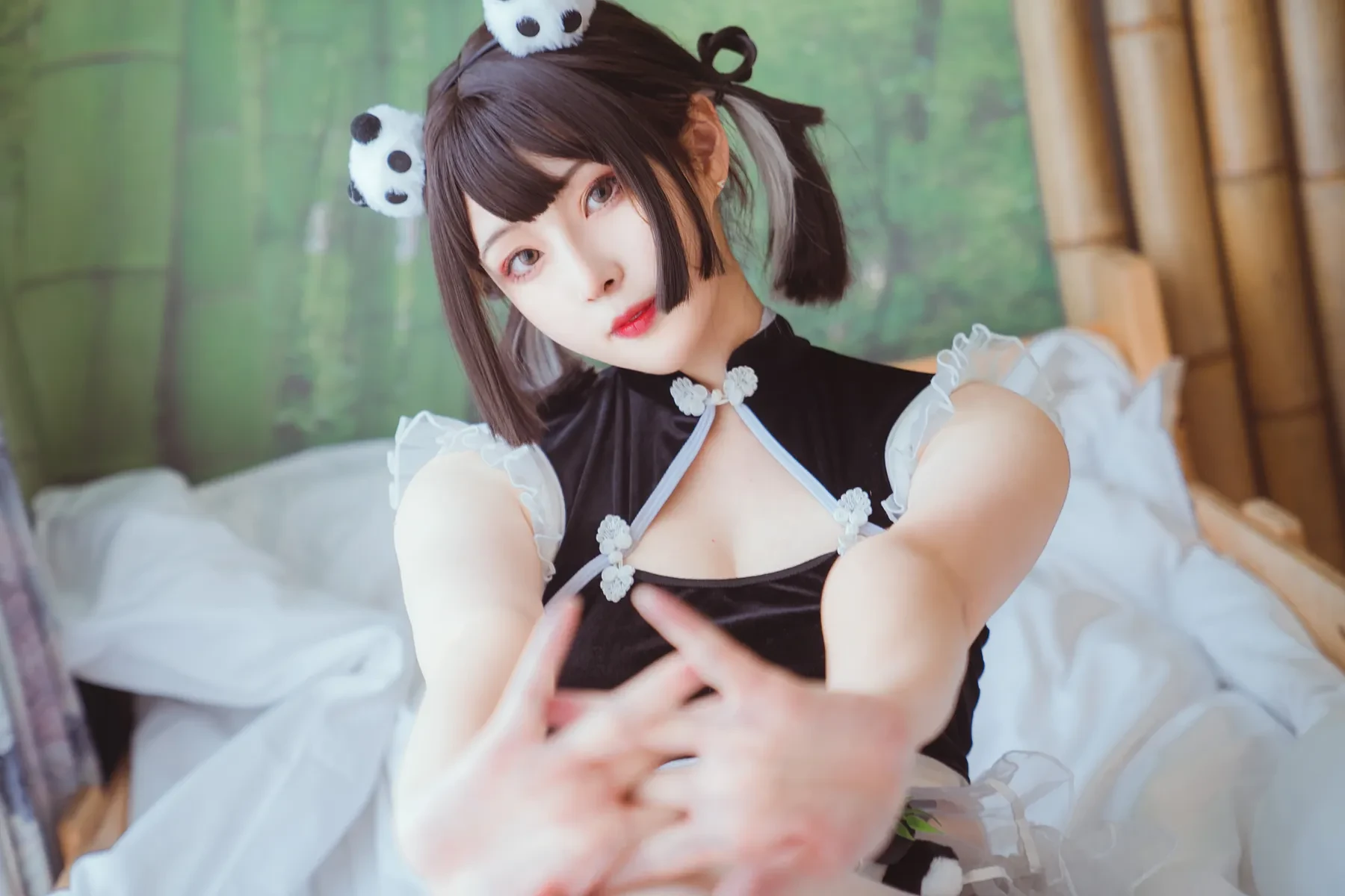 Natsuko夏夏子 – 熊猫女仆 [55P]