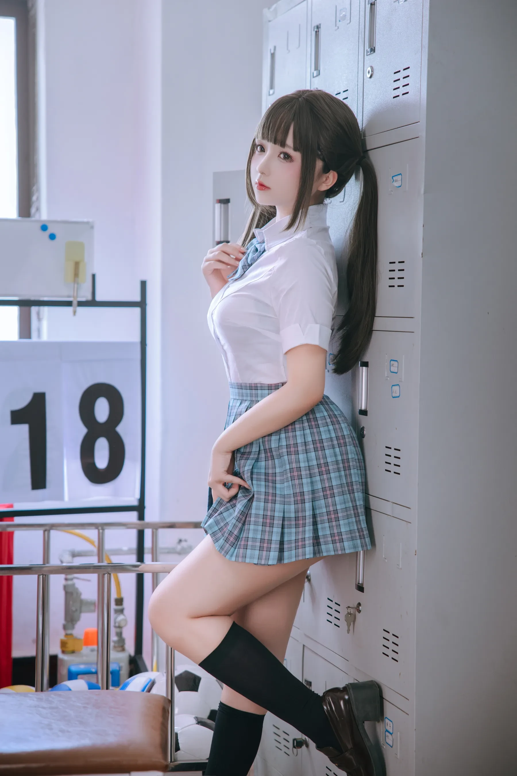 日奈娇 – 更衣室 [100P]