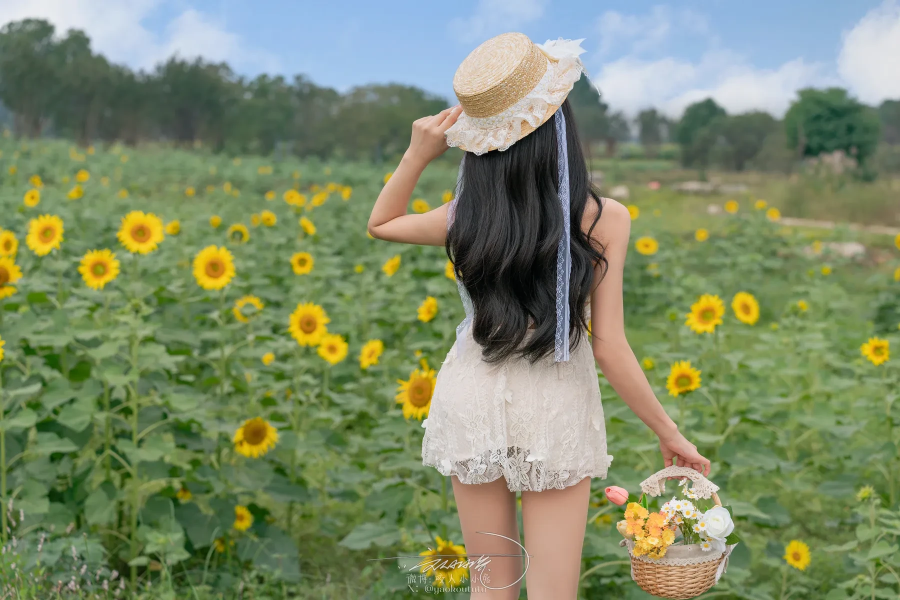 咬一口兔娘 – 7月作品『夏の葵』[70P]