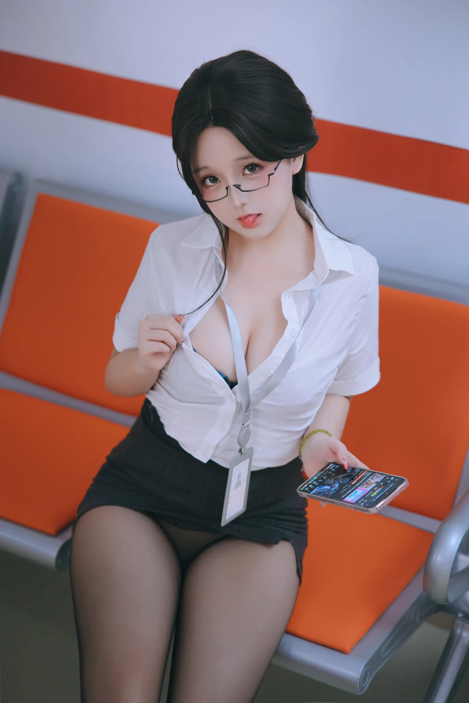 日奈娇 – 地铁OL [98P]