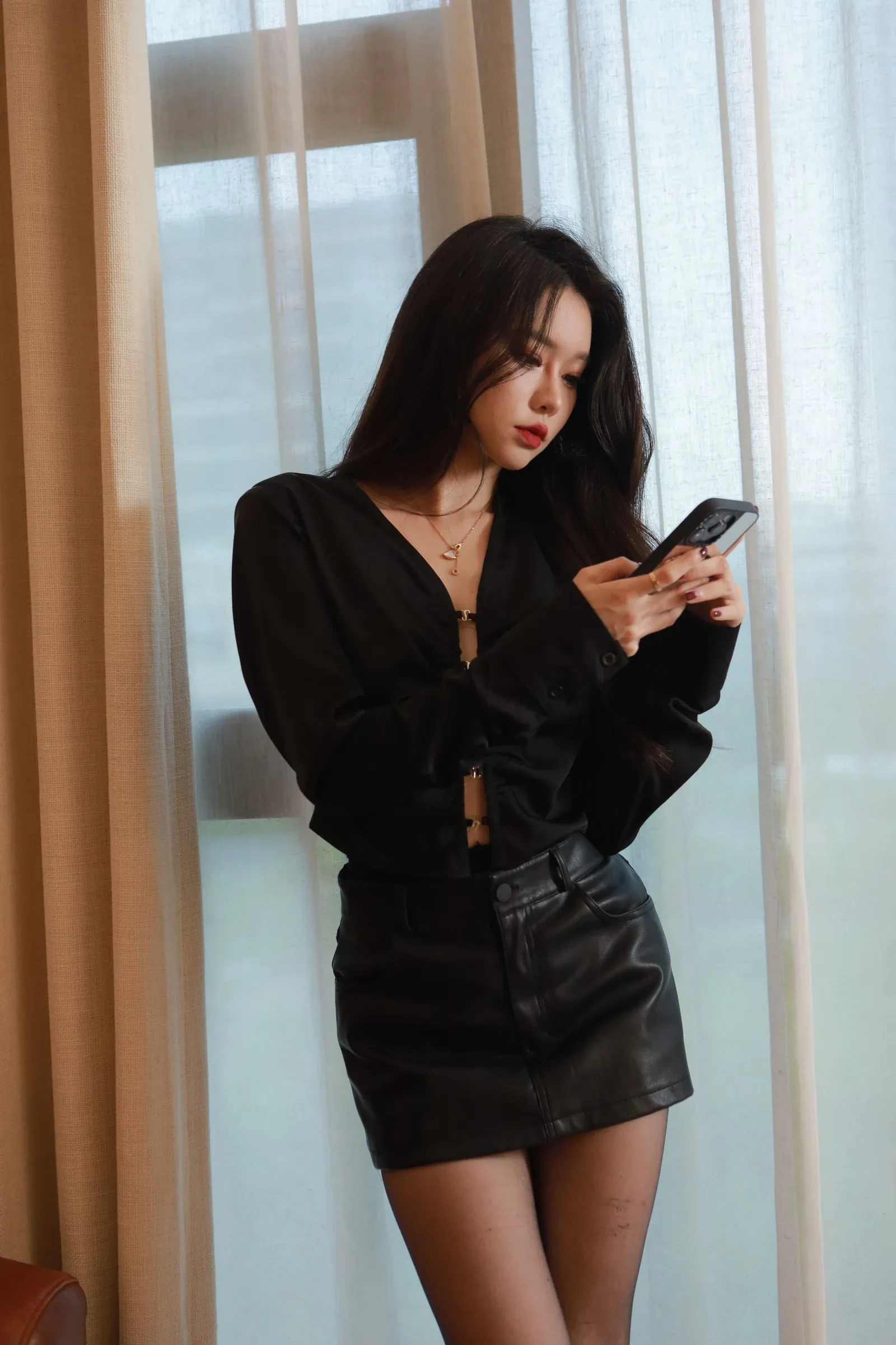 Sia不吃鱼 – OL黑丝秘书 [97P]
