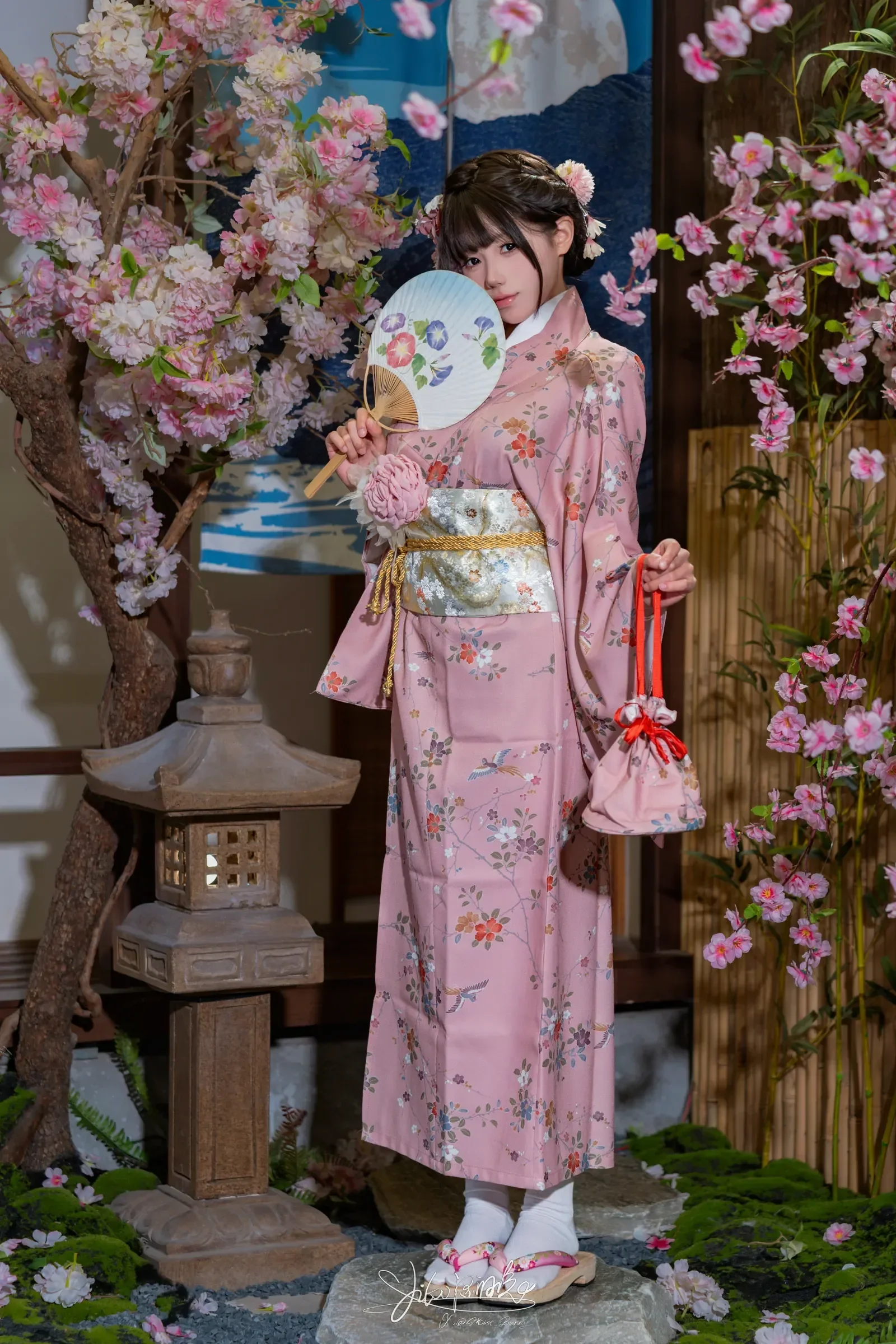 咬一口兔娘 -『温泉の女将』燕无歇 [77P]